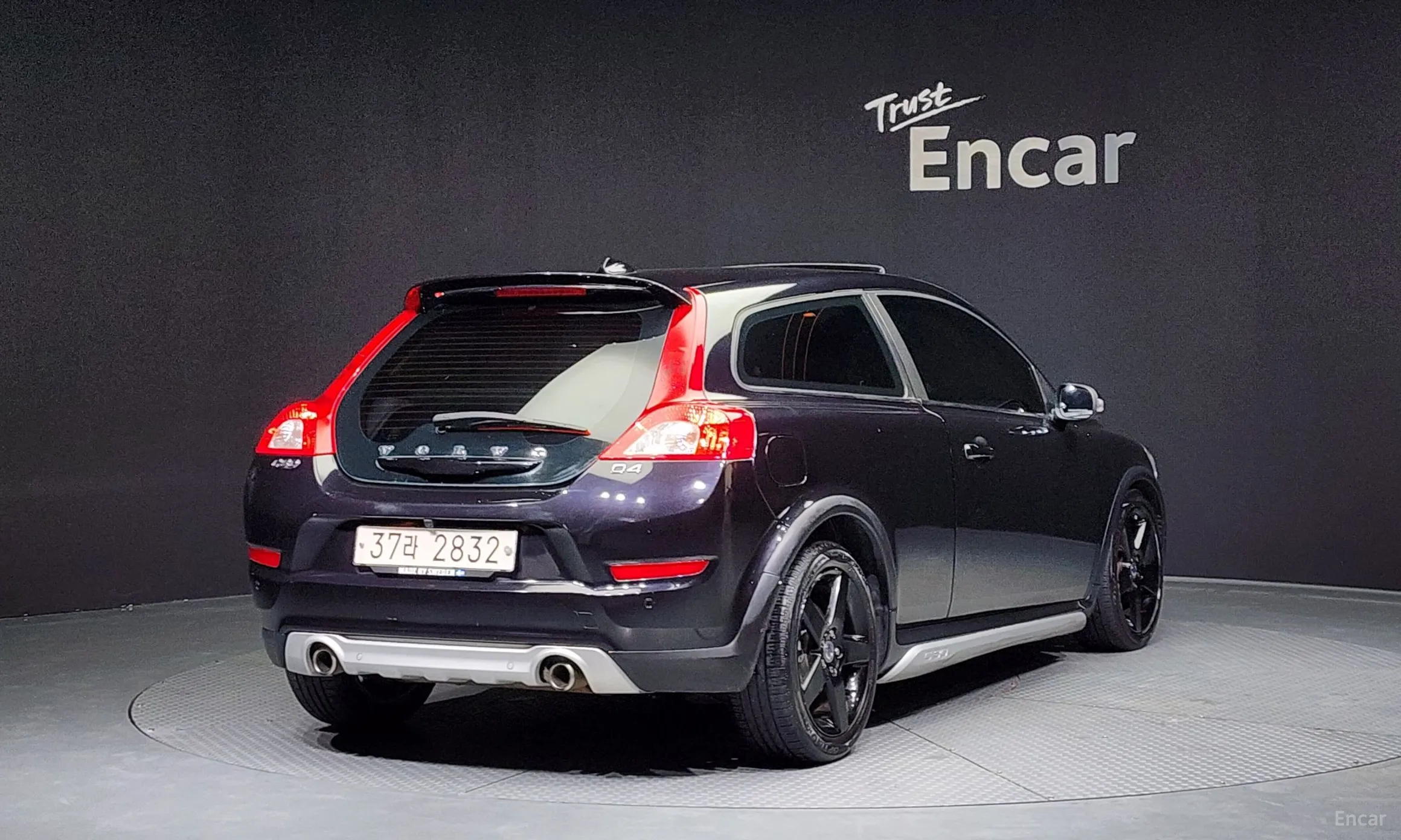 Volvo C30.
