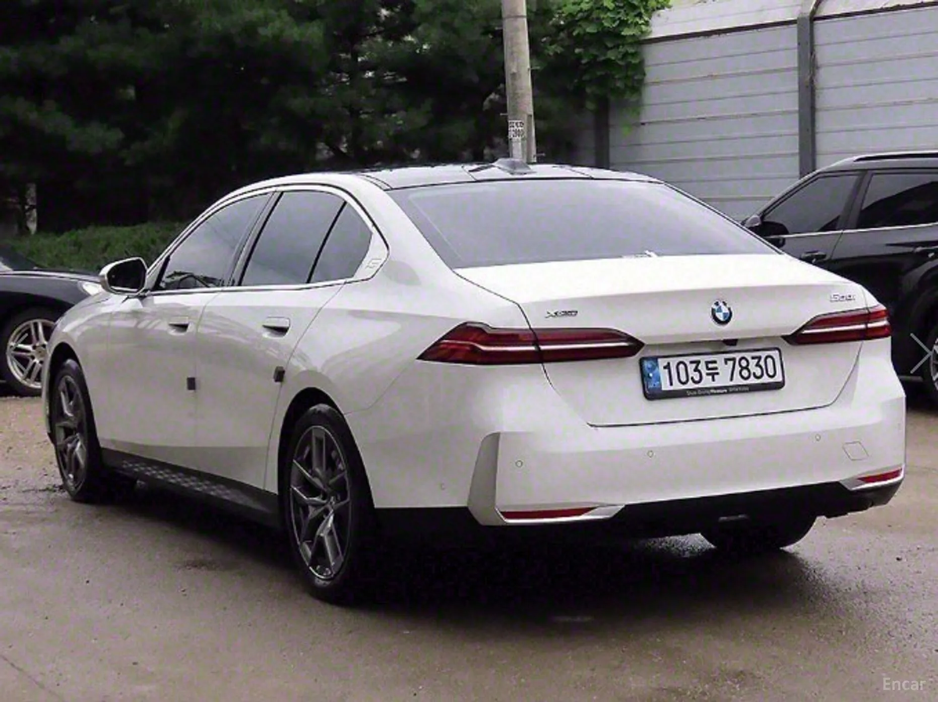 BMW 5 Series (G60) превью 2