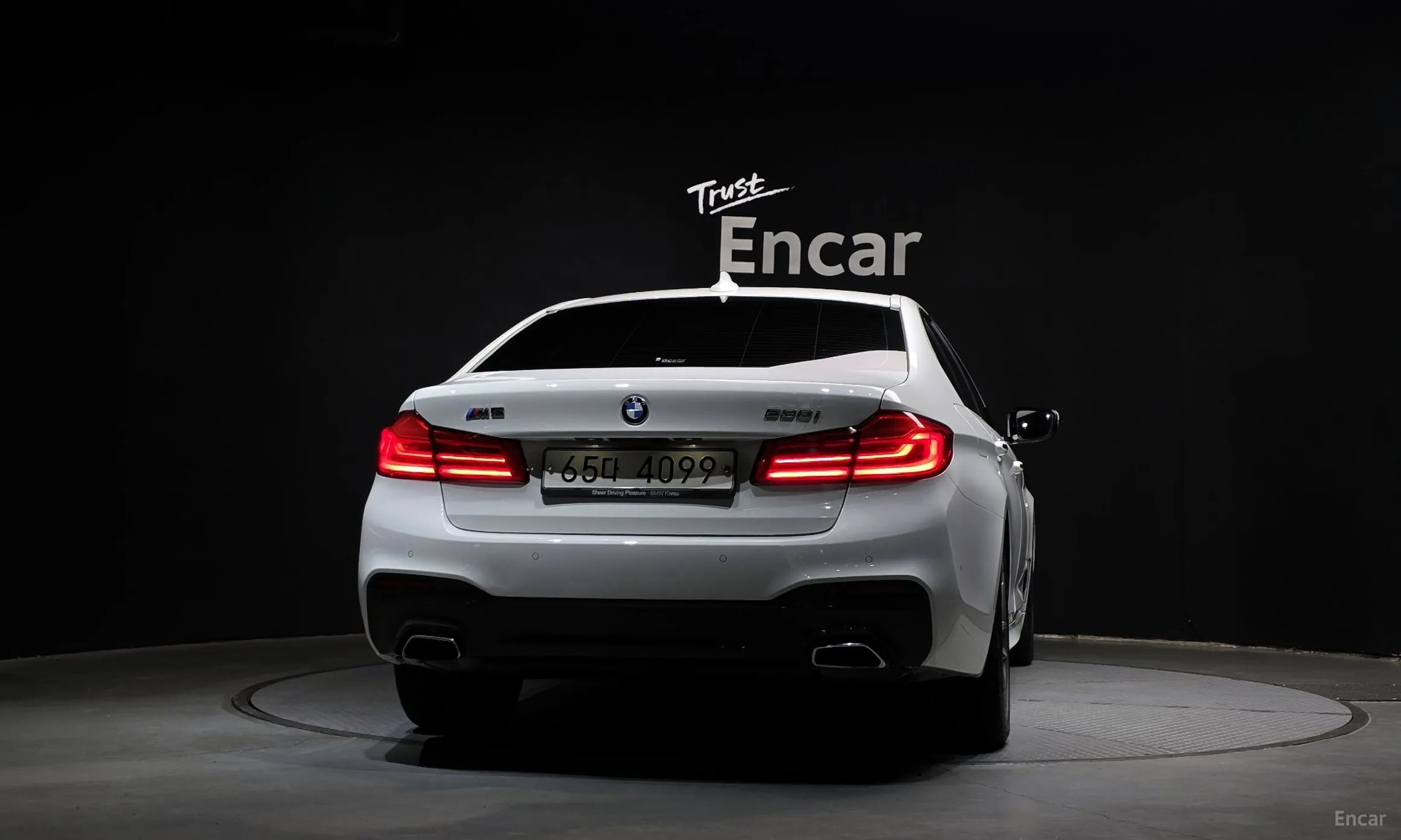 BMW 5 Series (G30) превью 3