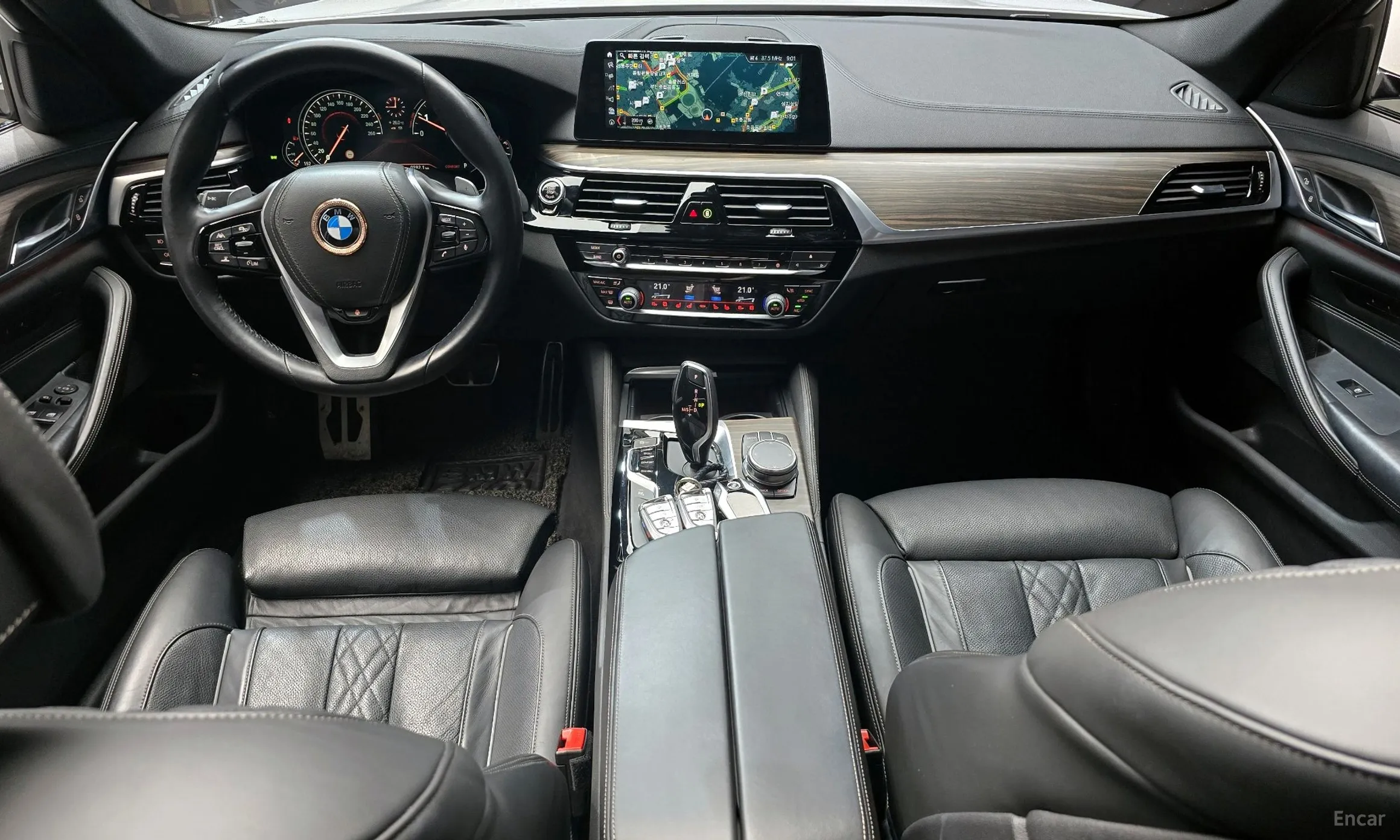 BMW 5 Series (G30) превью 4
