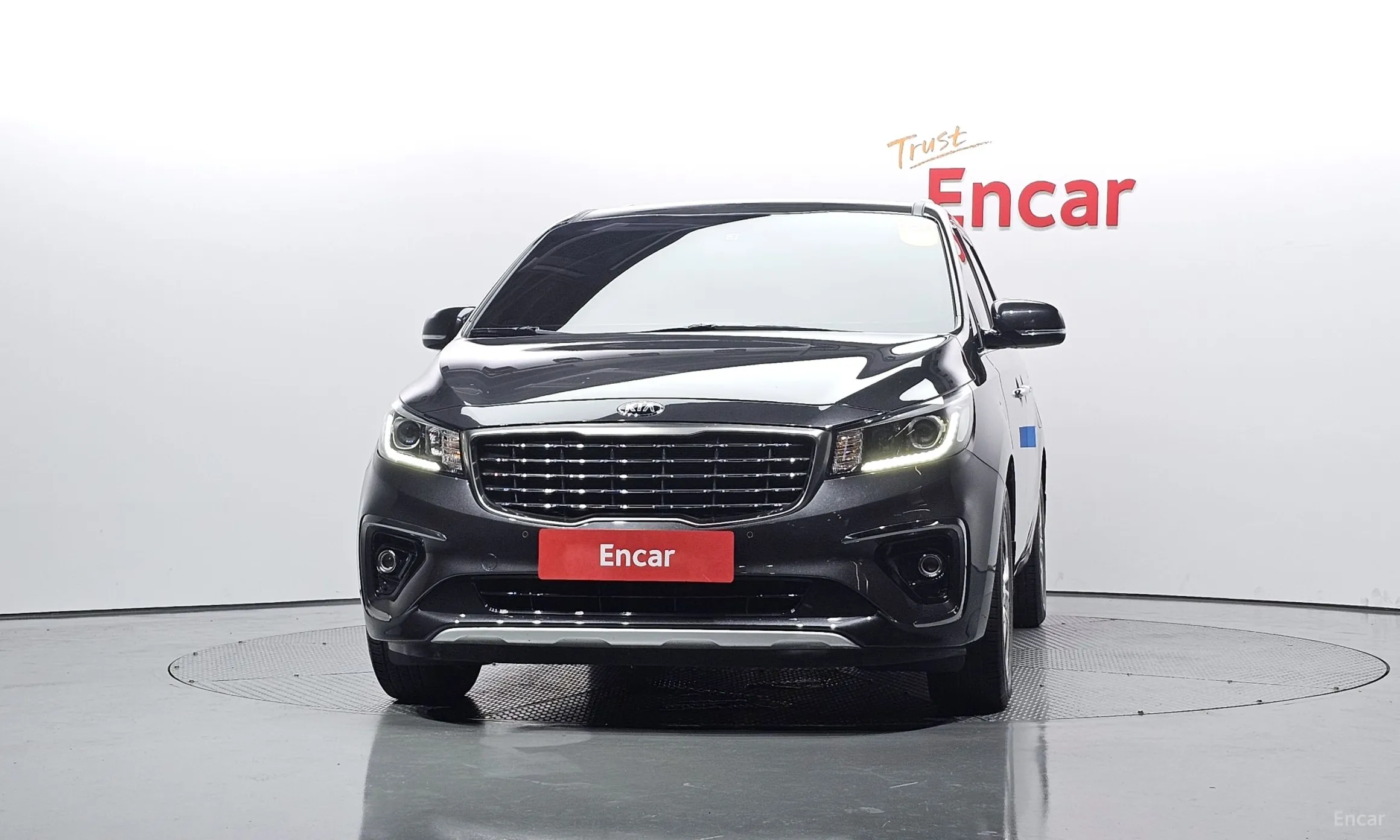 Kia Carnival превью 2