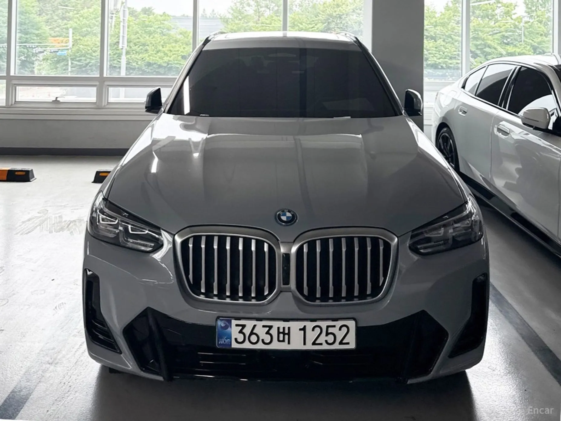 X3 (G01)