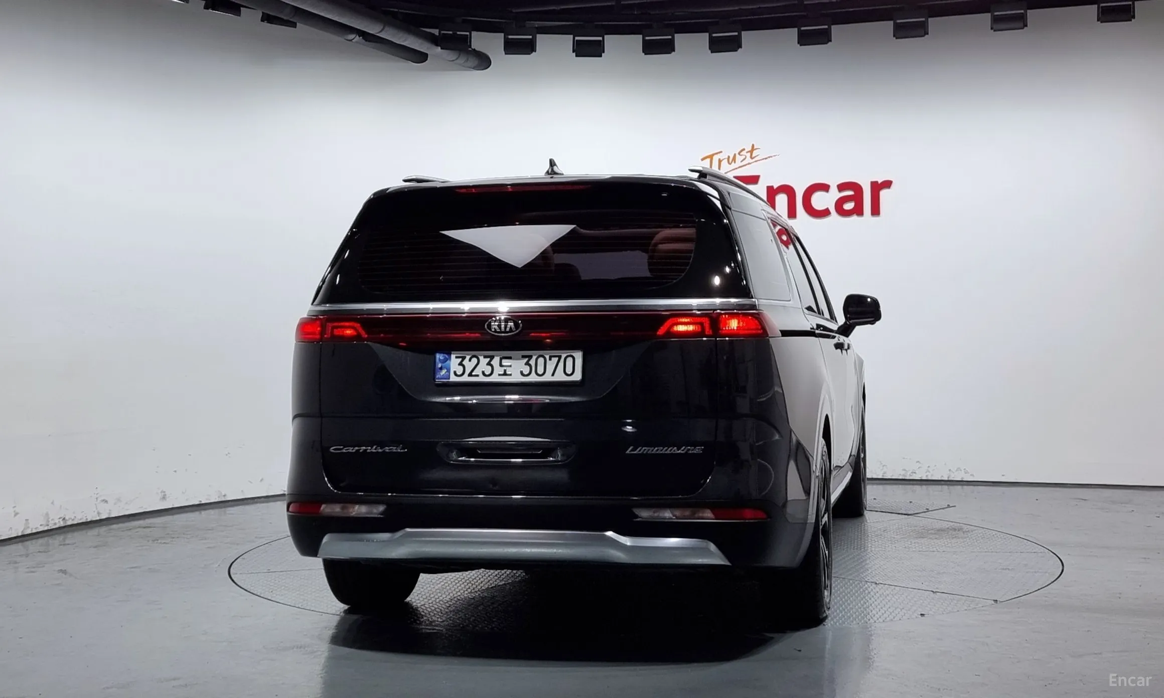 Kia Carnival Gen 4 превью 3