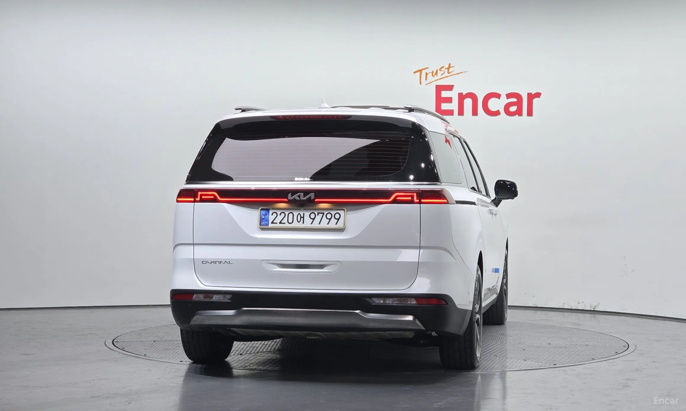 Kia Carnival Gen 4 превью 3