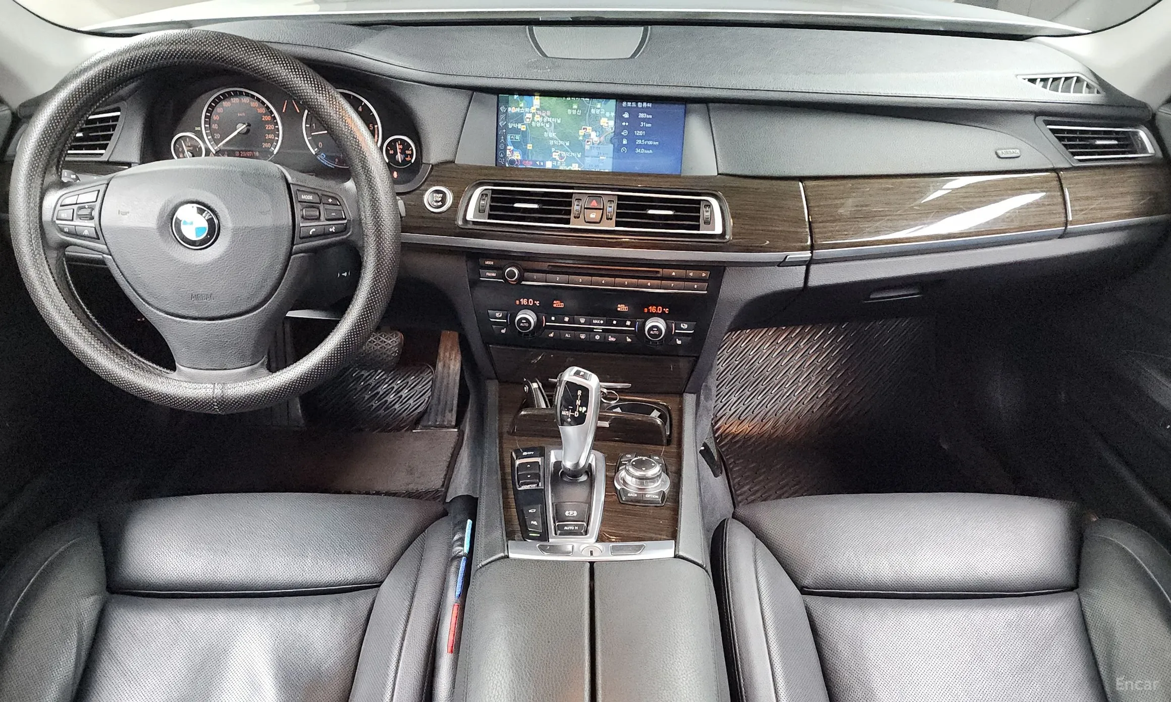 BMW 7 Series (F01) превью 4