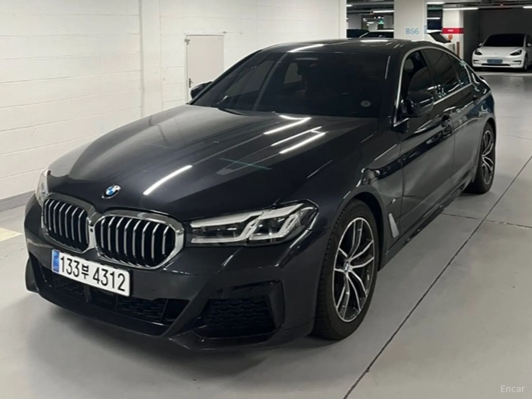 BMW 5 Series (G30) превью 2
