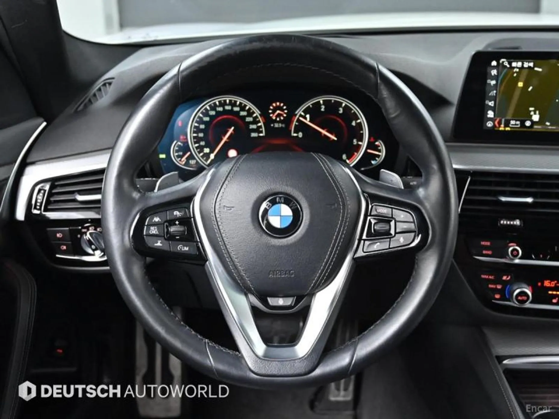 BMW 5 Series (G30) превью 4