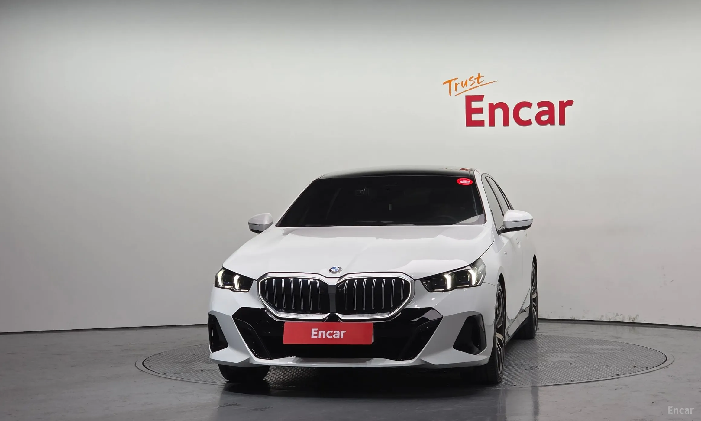 BMW 5 Series (G60) превью 2