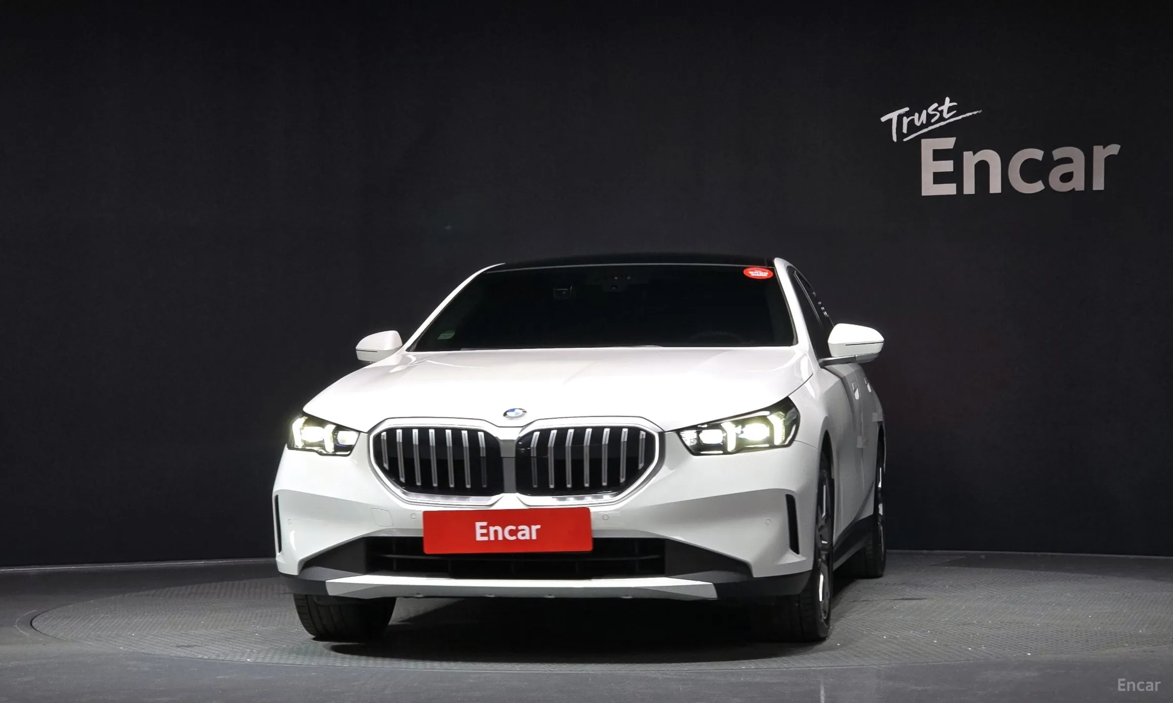 BMW 5 Series (G60) превью 2