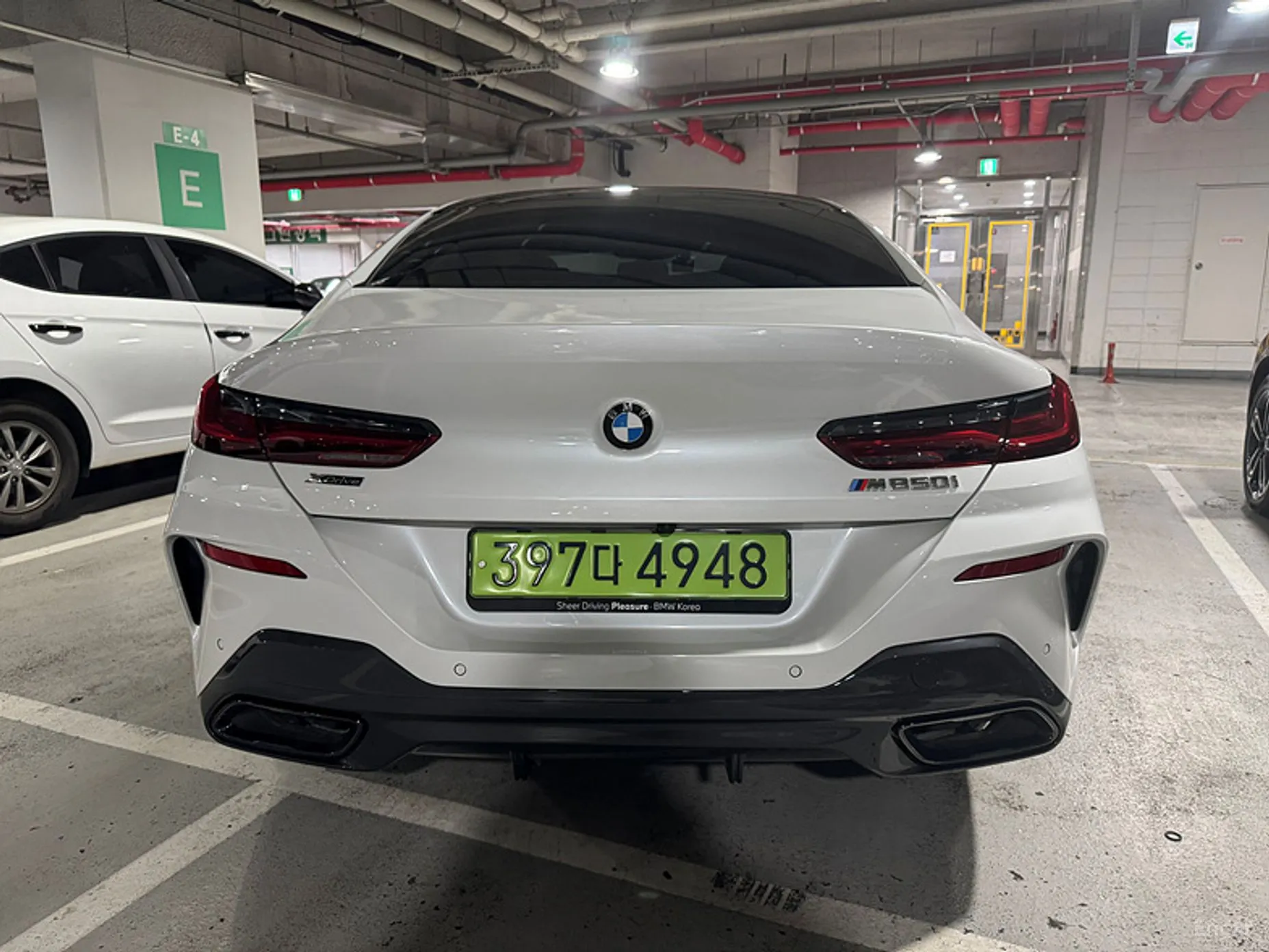 BMW 8-series (G15) превью 3