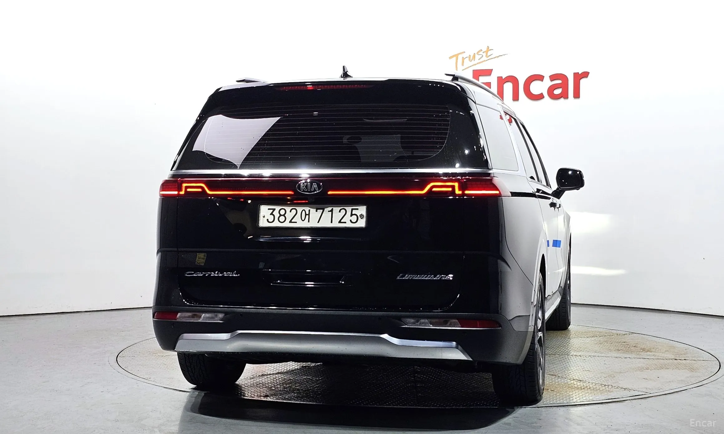 Kia Carnival Gen 4 превью 3