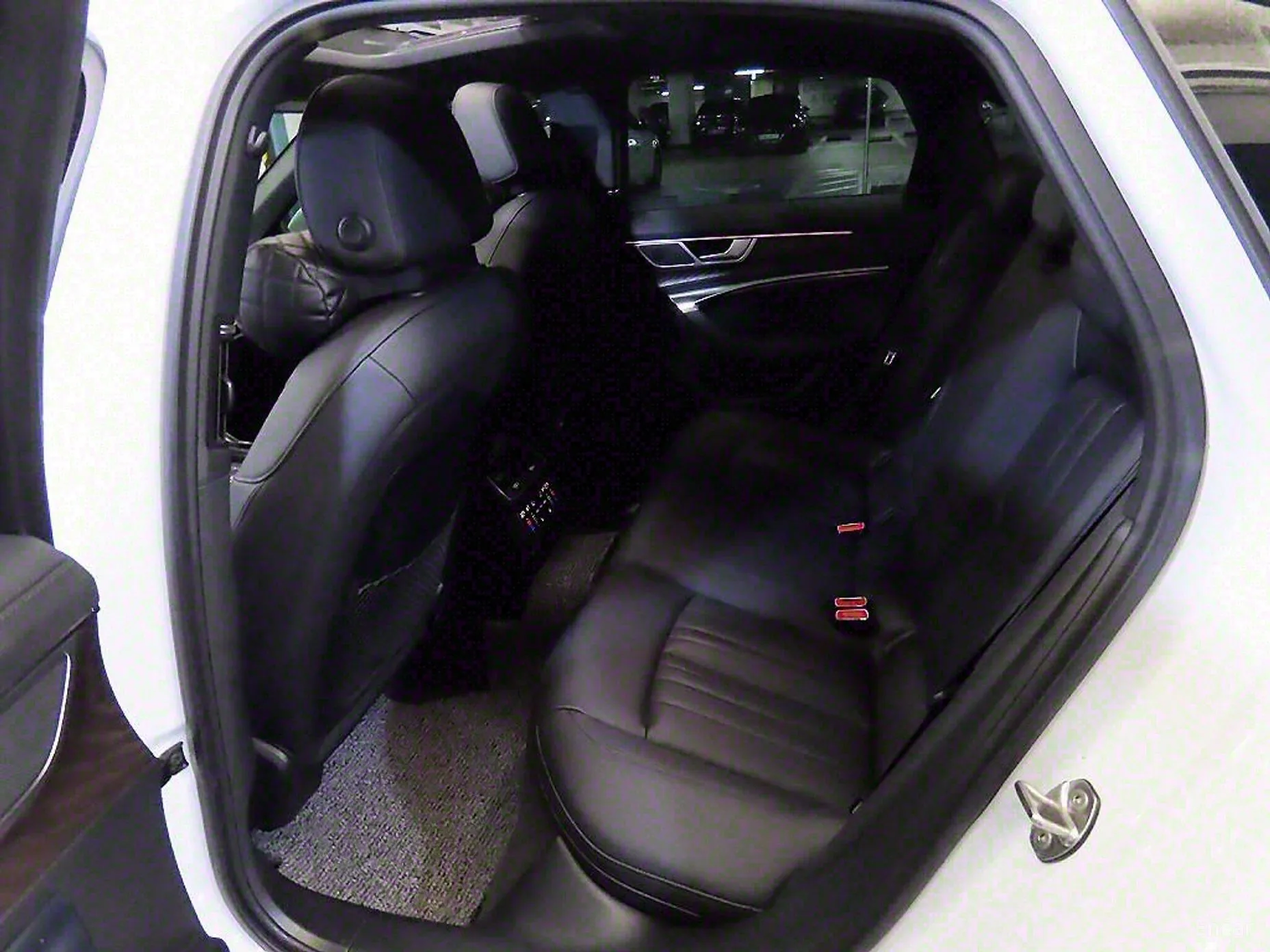 Audi A6 (C8) превью 4