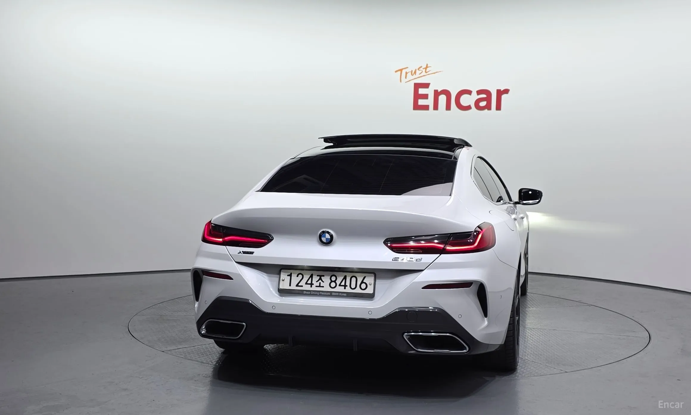 BMW 8-series (G15) превью 3