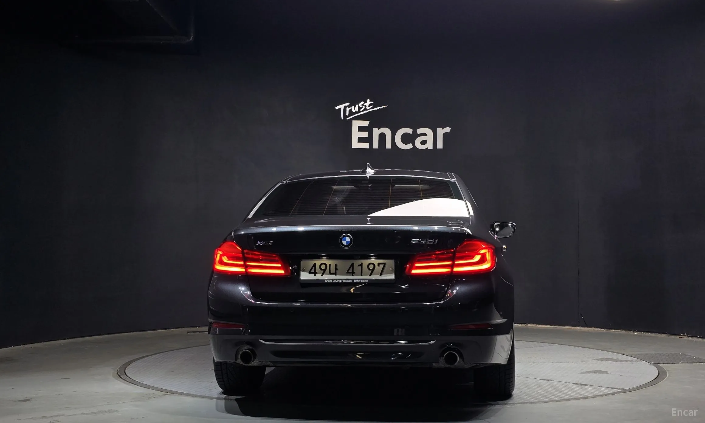 BMW 5 Series (G30) превью 3