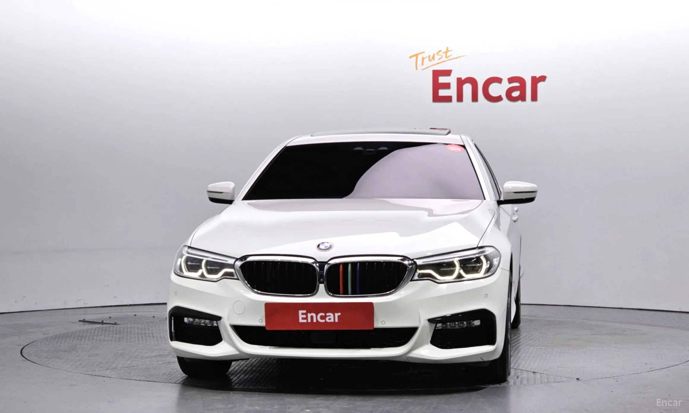 BMW 5 Series (G30) превью 2