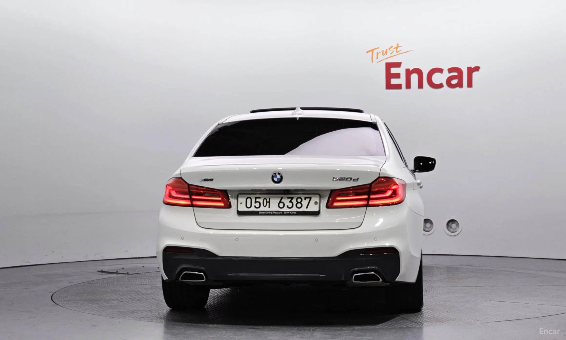 BMW 5 Series (G30) превью 3