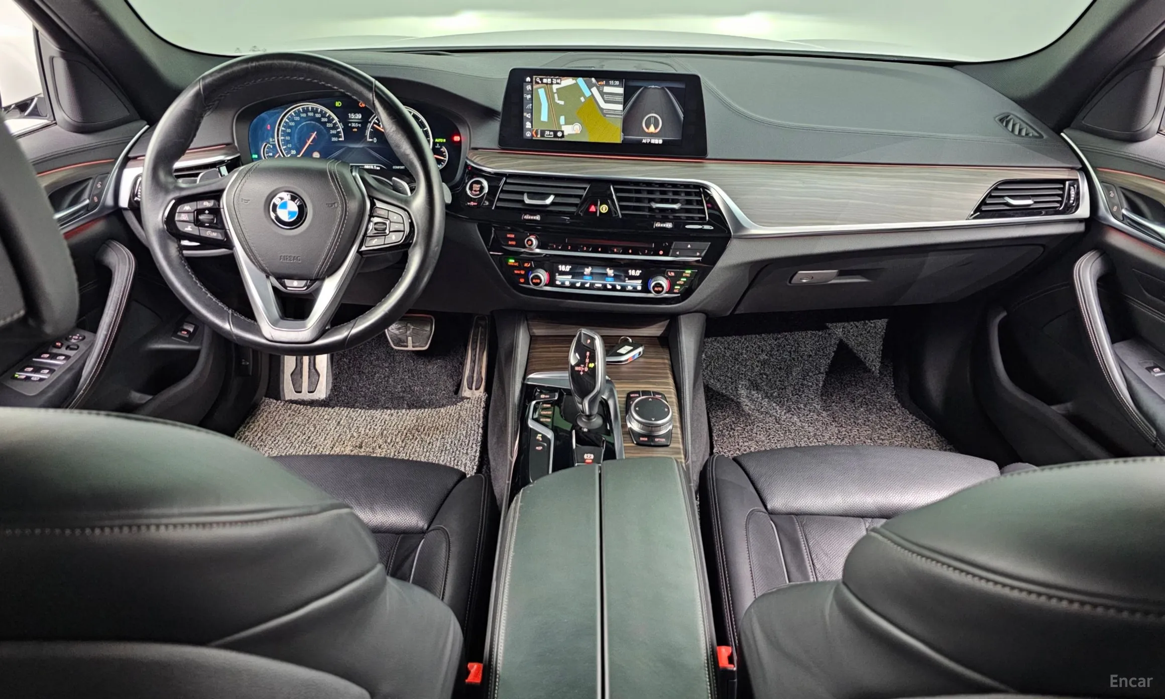 BMW 5 Series (G30) превью 4