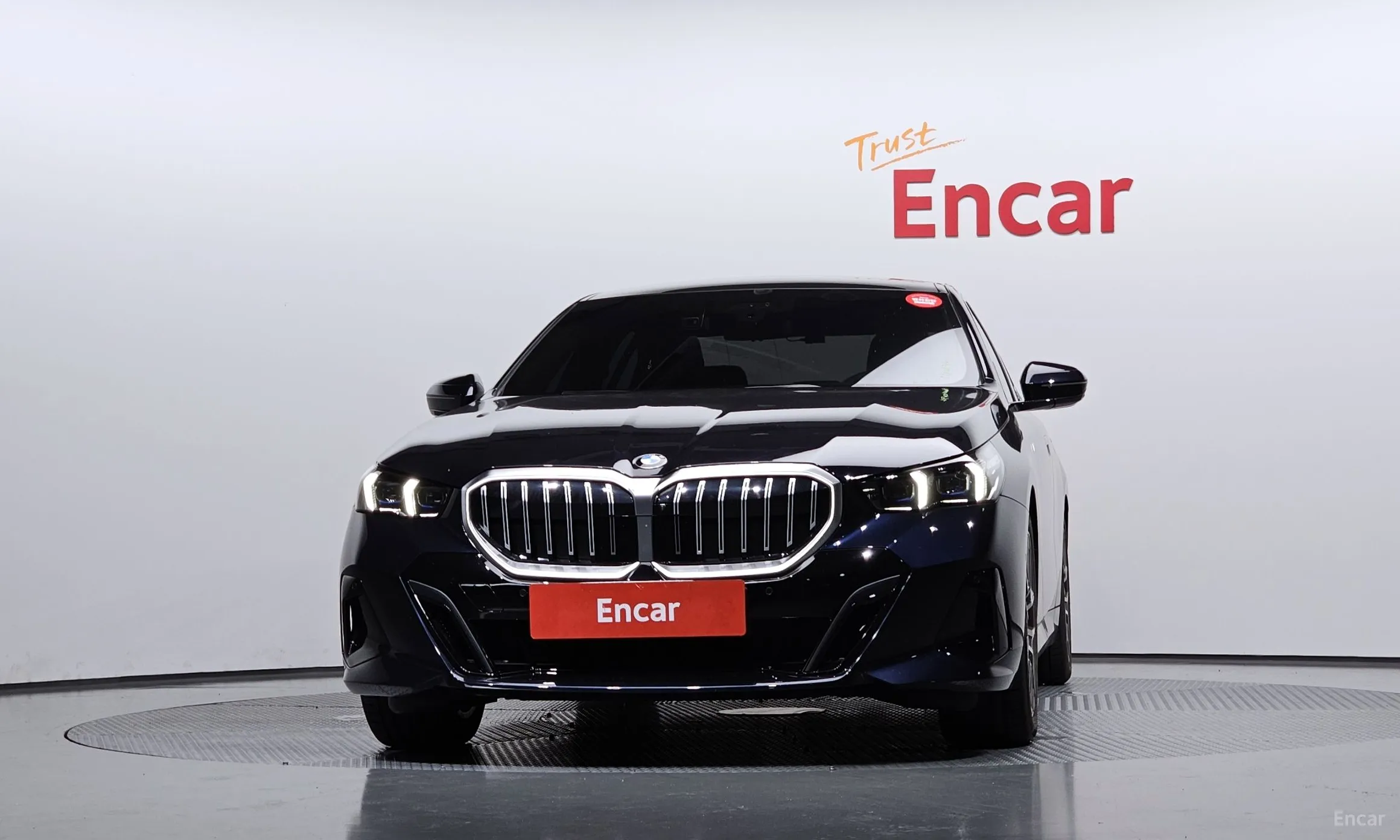 BMW 5 Series (G60) превью 2