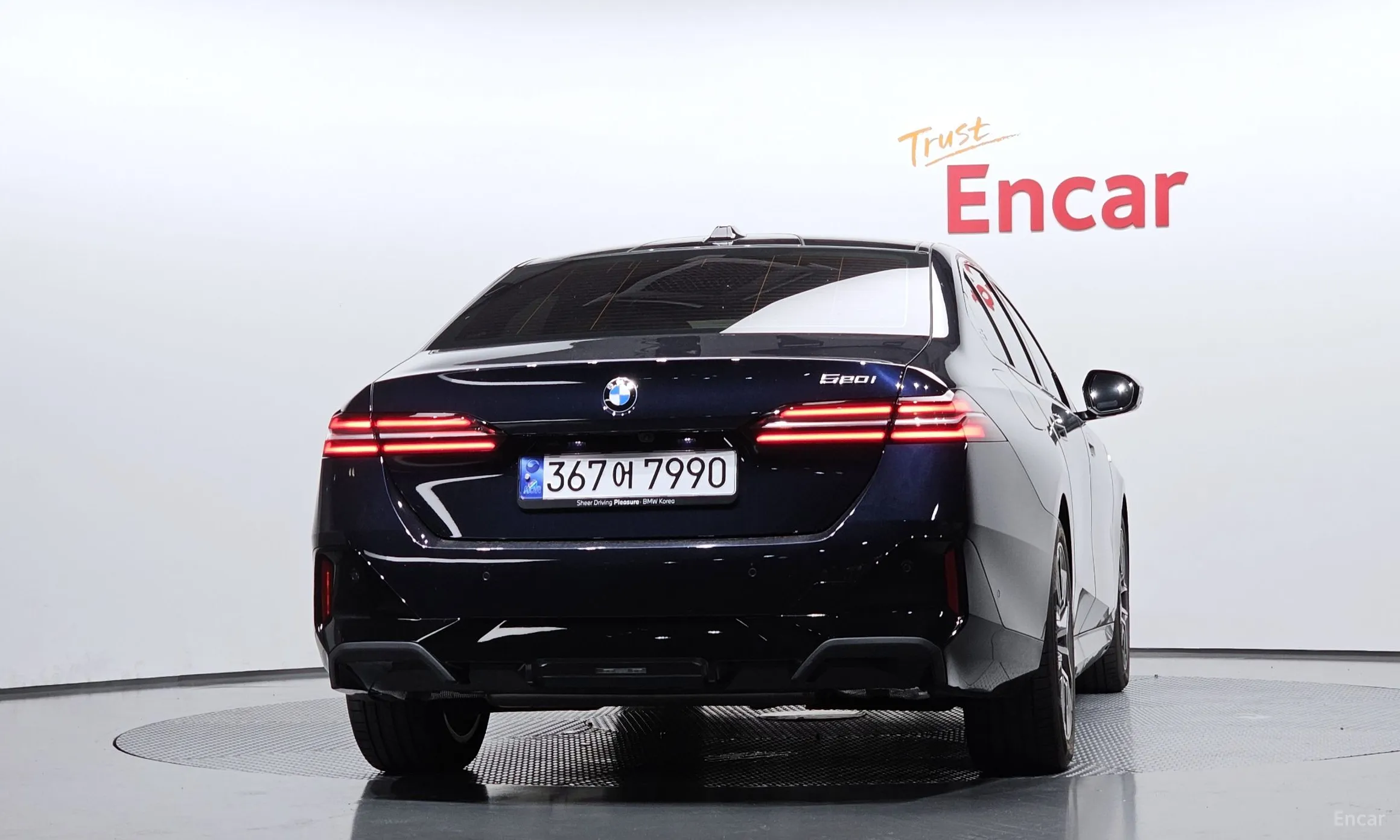 BMW 5 Series (G60) превью 3