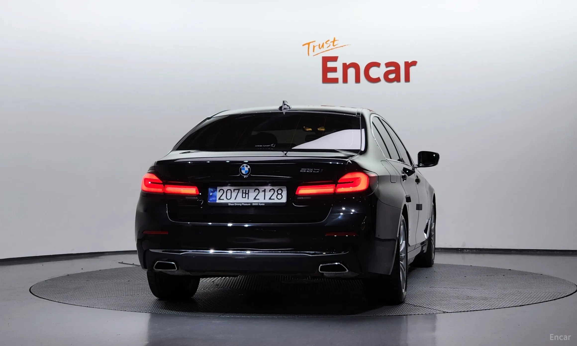 BMW 5 Series (G30) превью 3