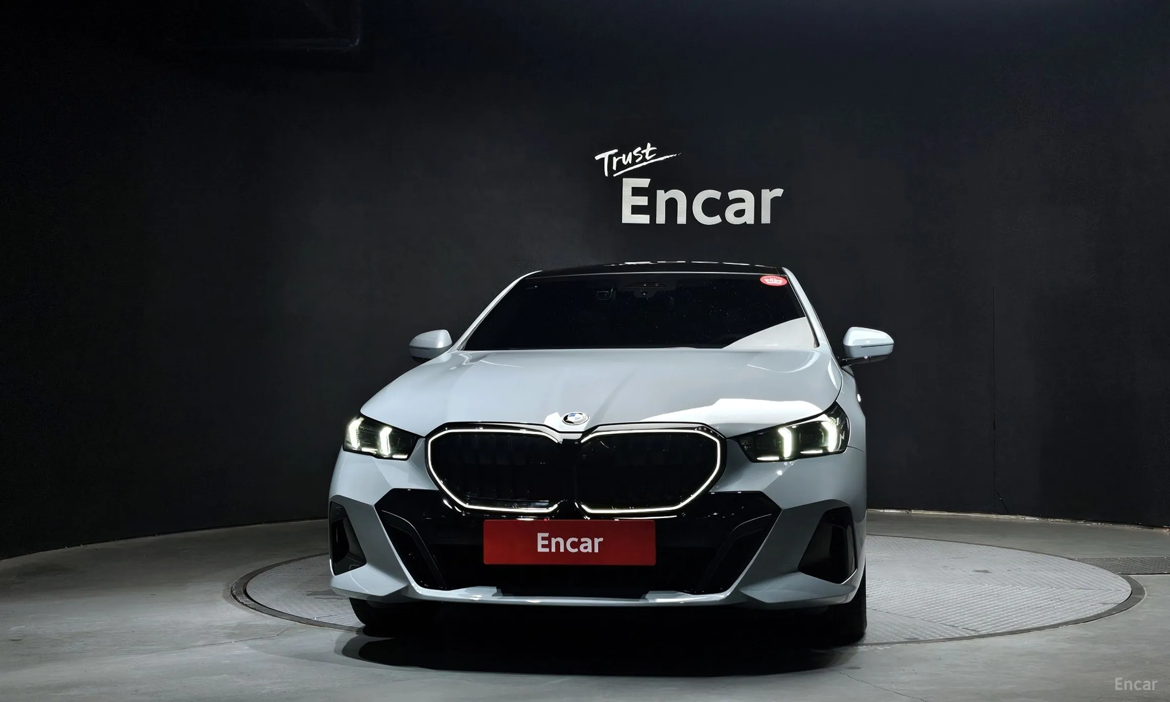 BMW 5 Series (G60) превью 2