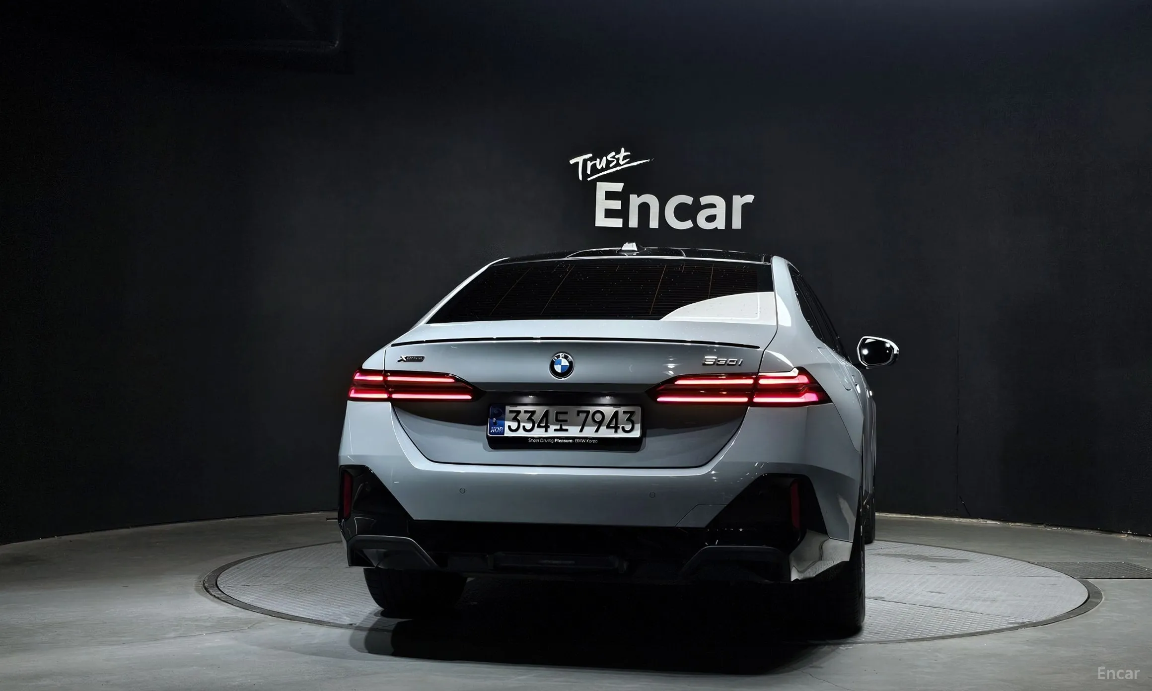 BMW 5 Series (G60) превью 3