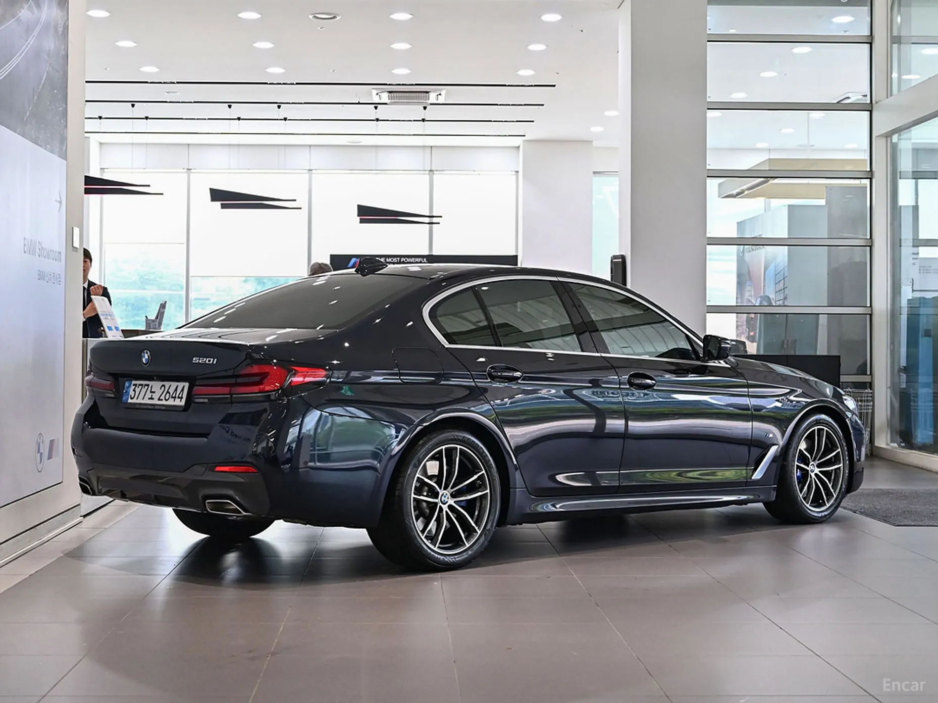 BMW 5 Series (G30) превью 3