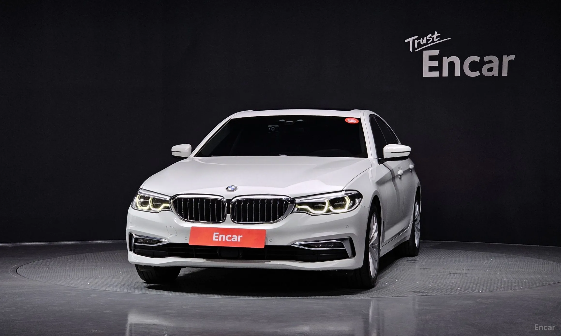 BMW 5 Series (G30) превью 2
