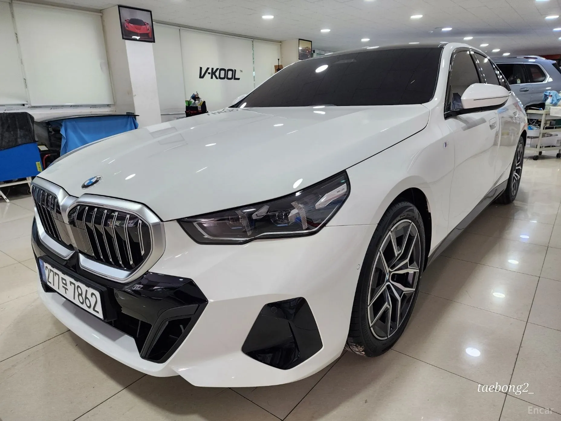 BMW 5 Series (G60) превью 2