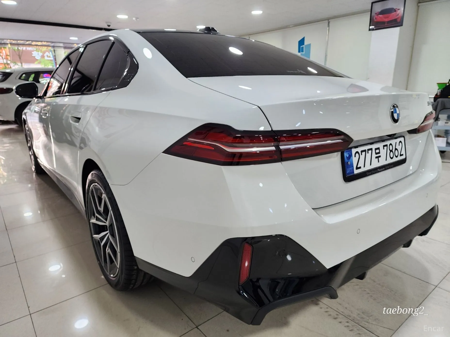 BMW 5 Series (G60) превью 3