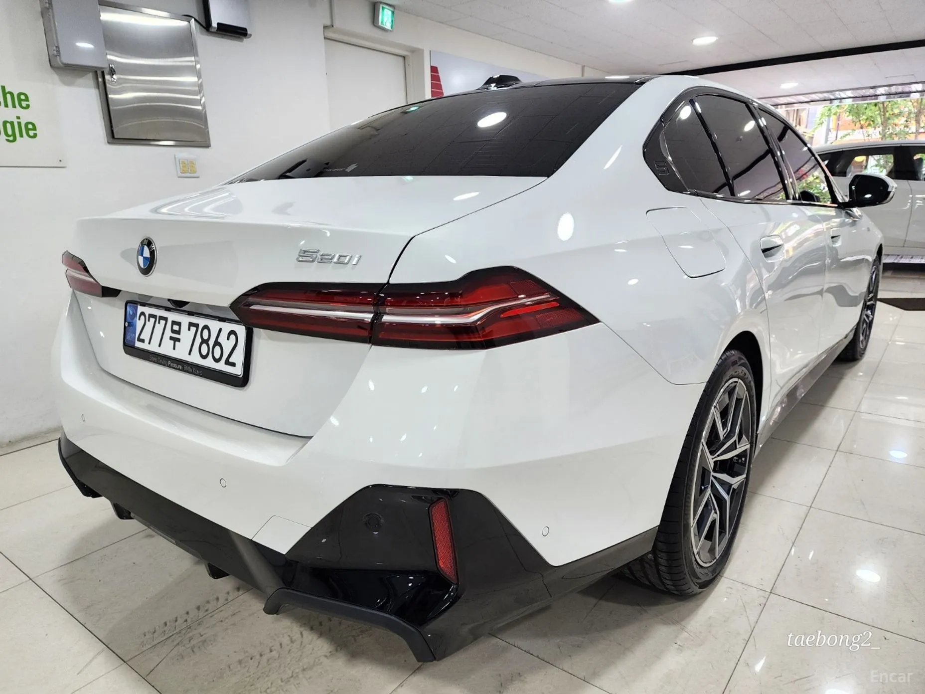 BMW 5 Series (G60) превью 4