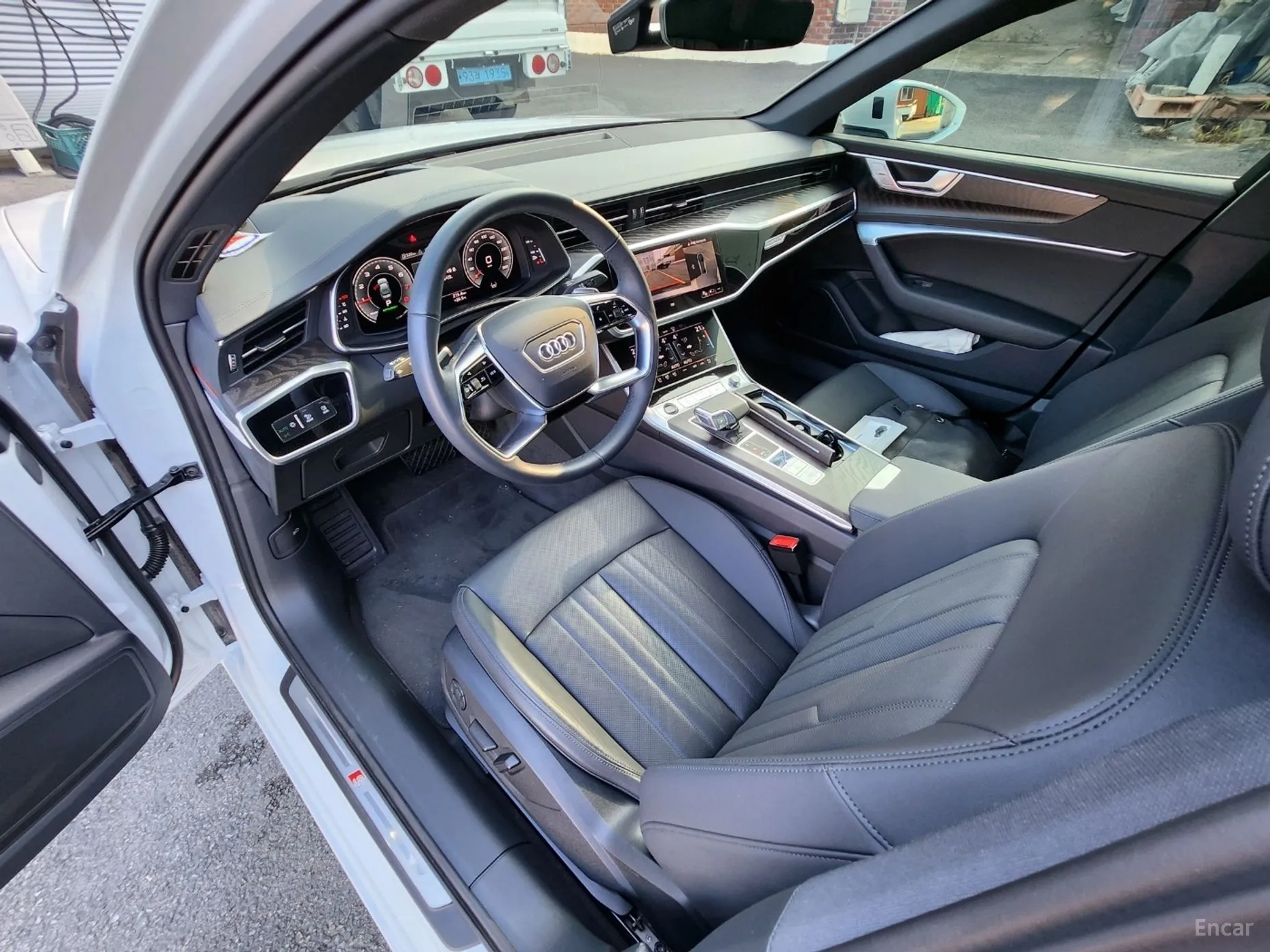 Audi A6 (C8) превью 4