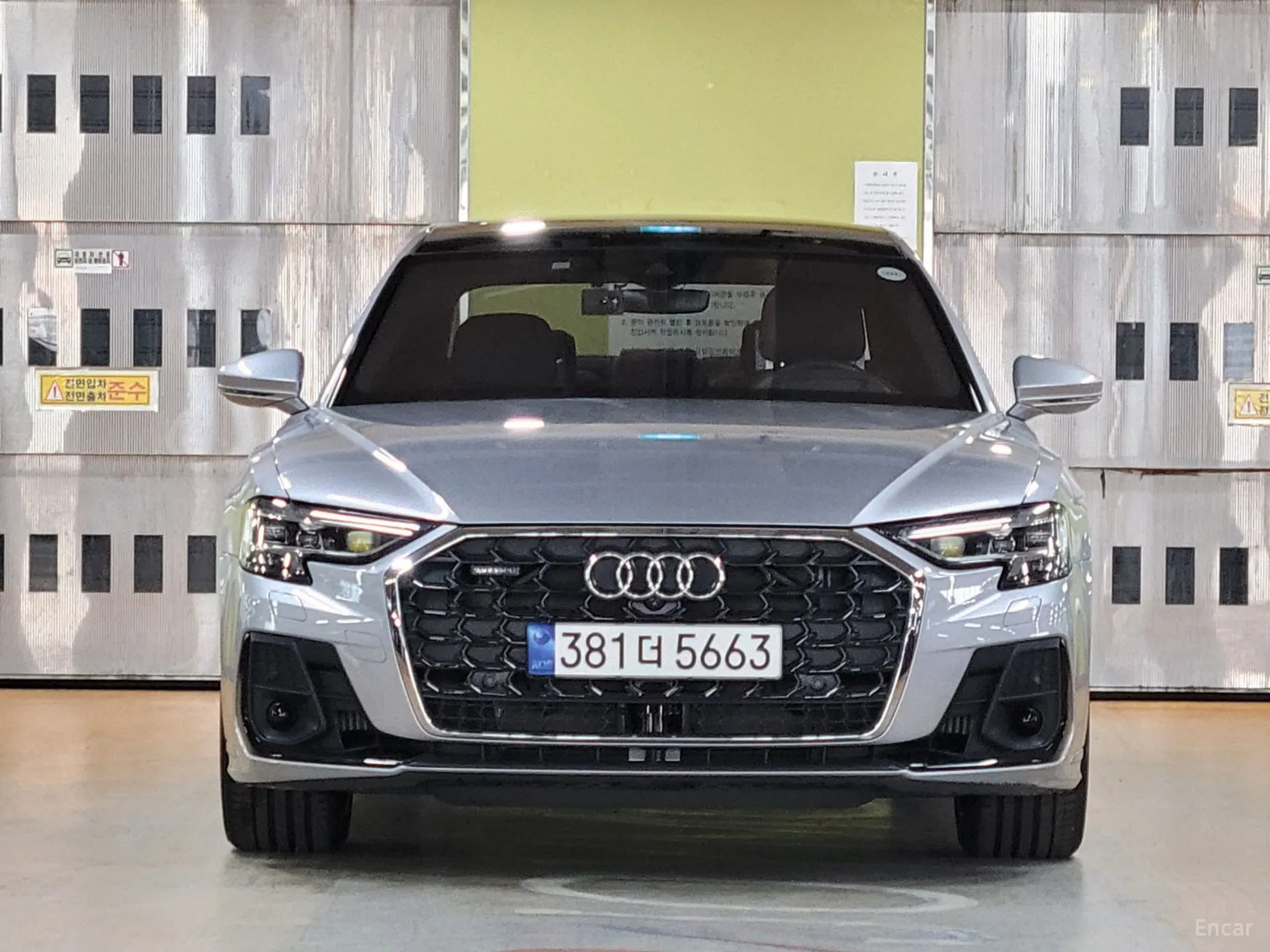 Audi A8 (D5)