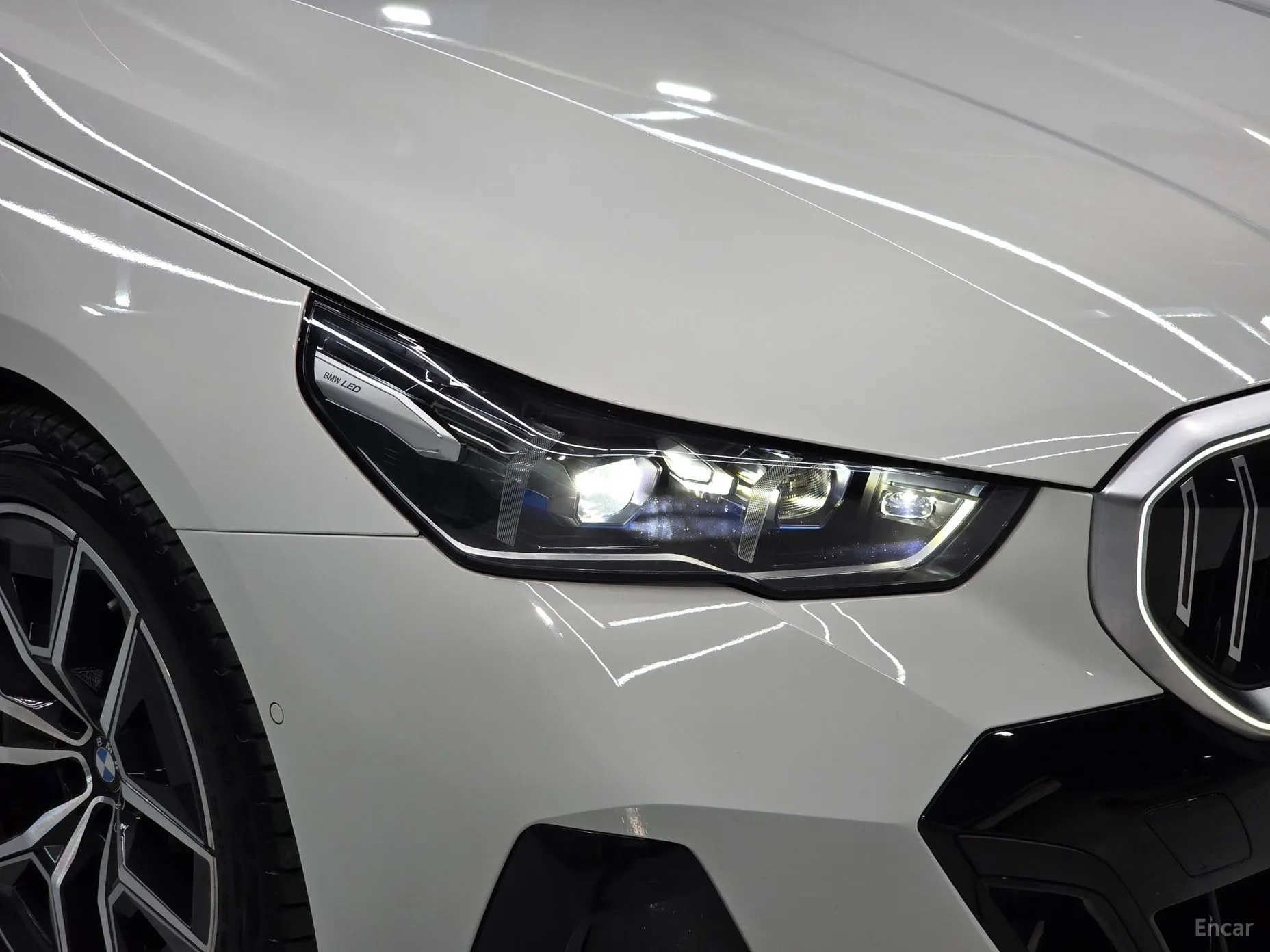 BMW 5 Series (G60) превью 2