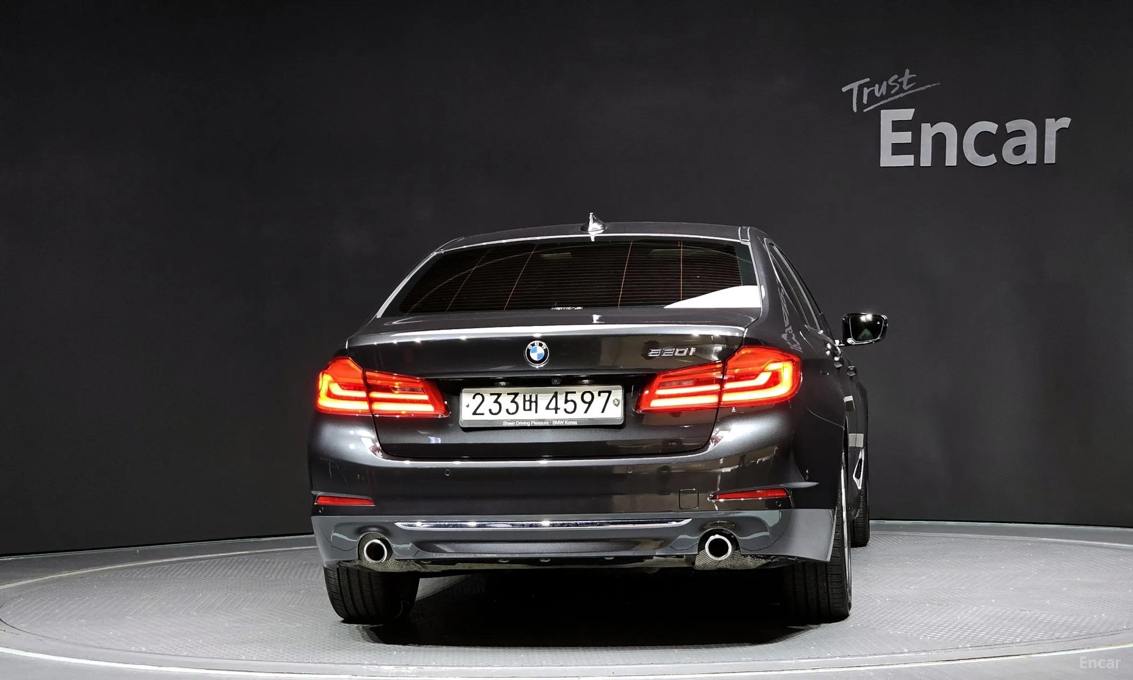 BMW 5 Series (G30) превью 3