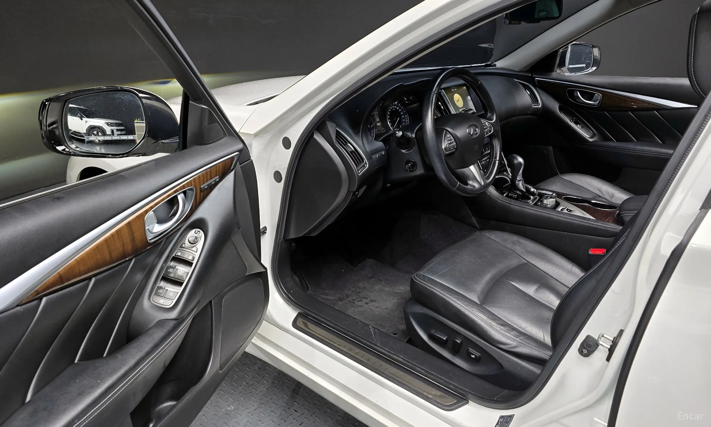 Infiniti Q50 превью 11