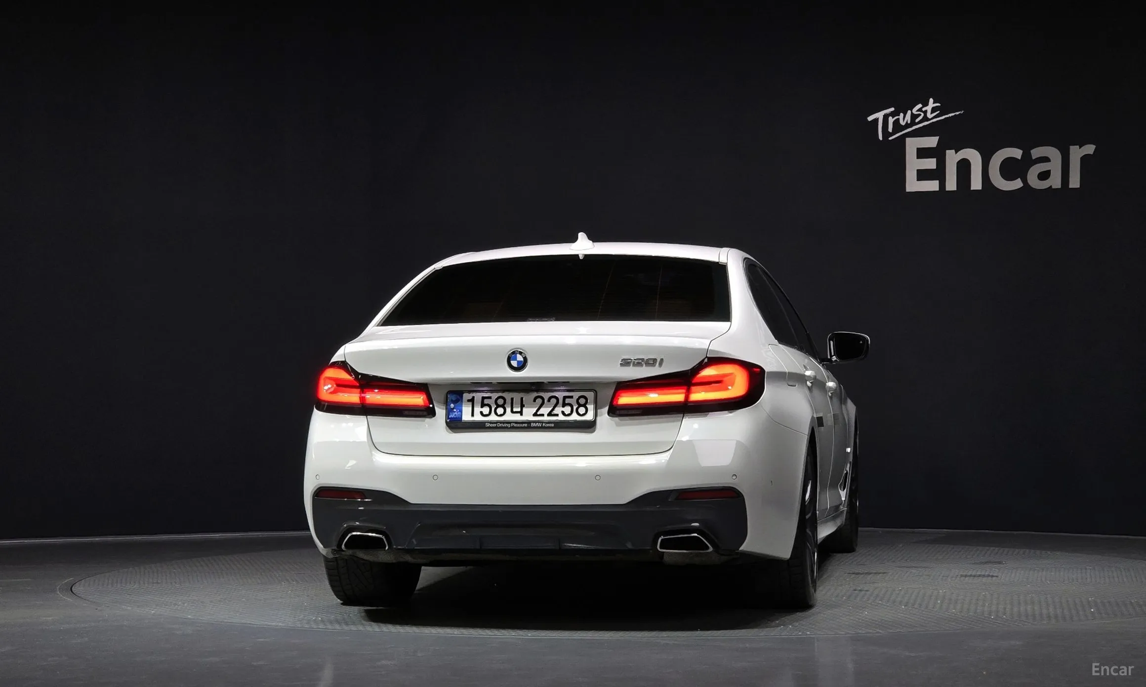 BMW 5 Series (G30) превью 3