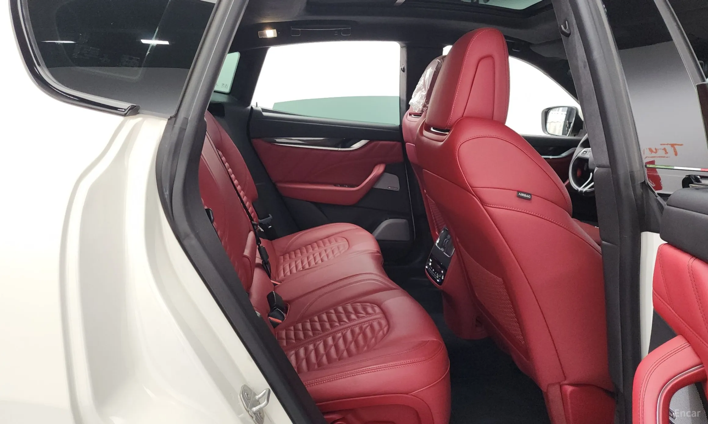 Maserati Levante превью 12