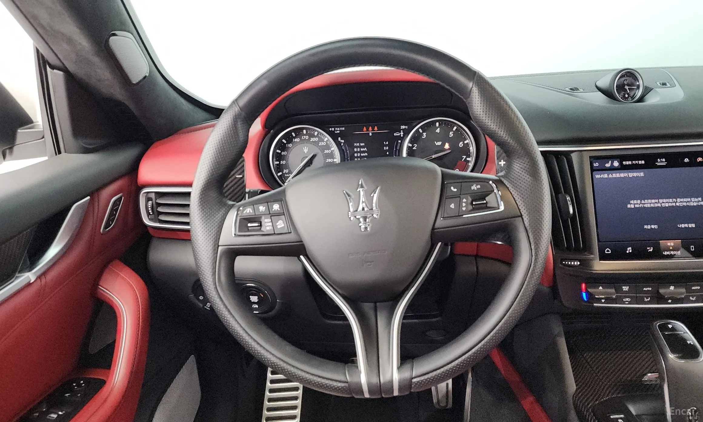 Maserati Levante превью 13