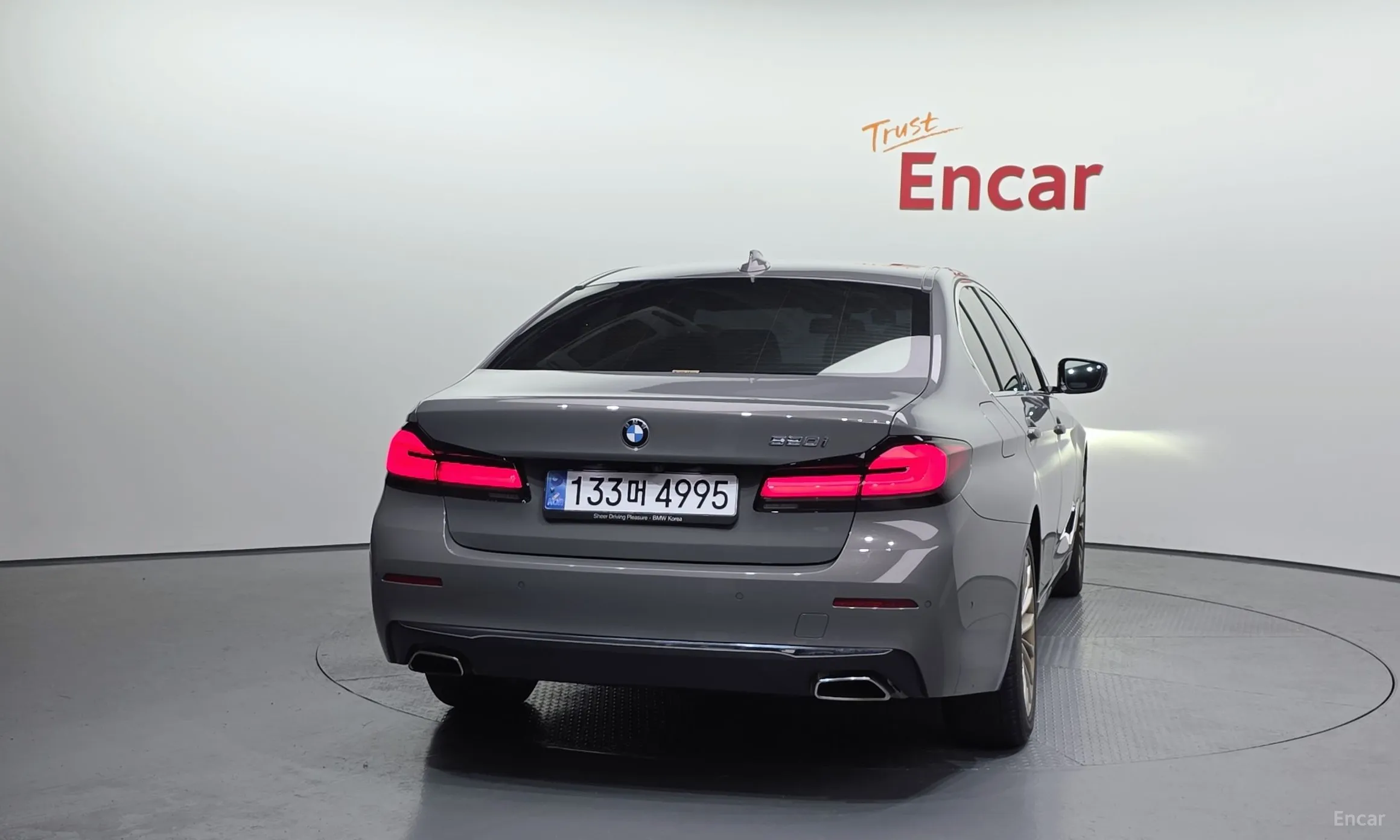 BMW 5 Series (G30) превью 3