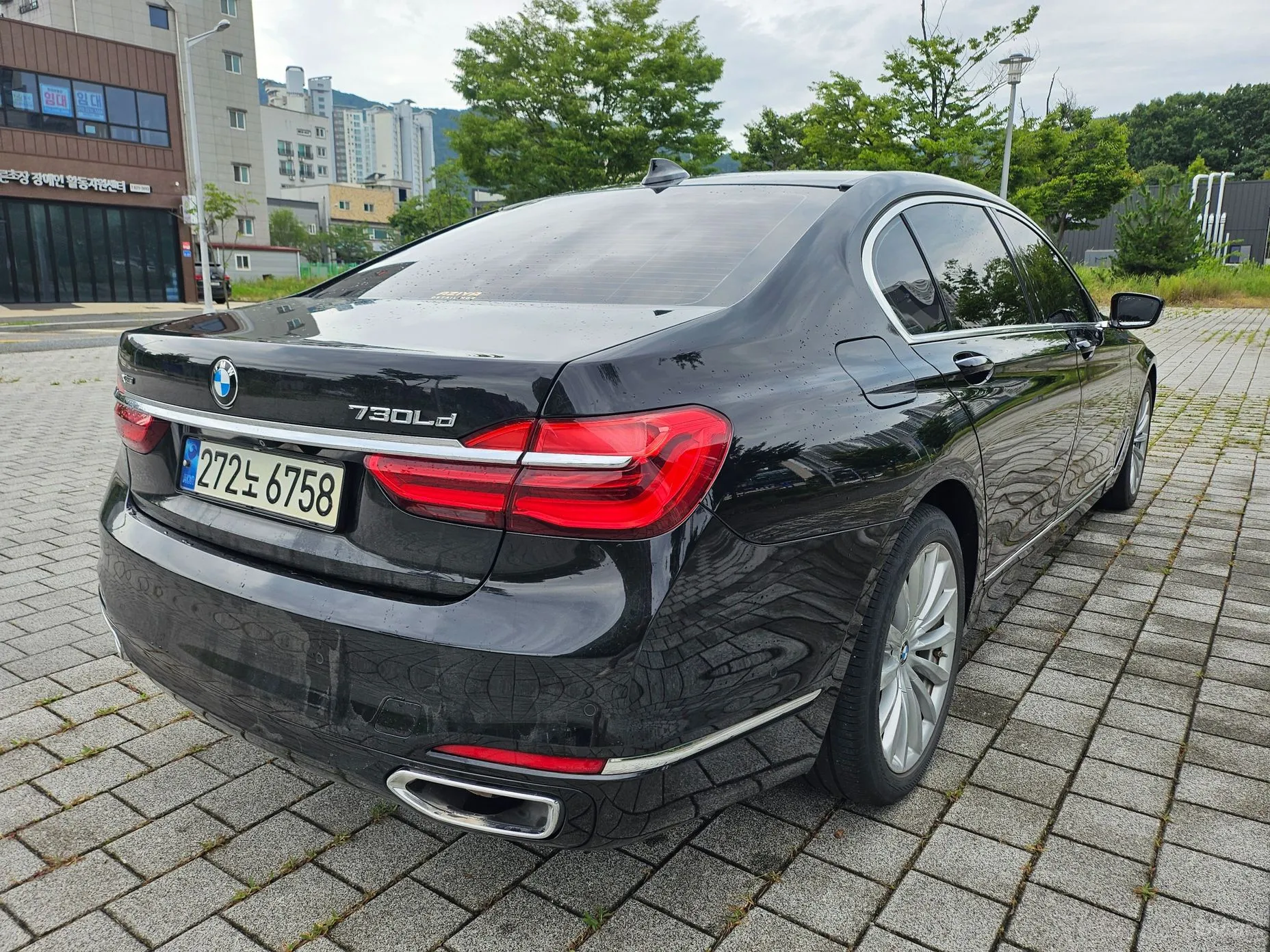 BMW 7 Series (G11) превью 4