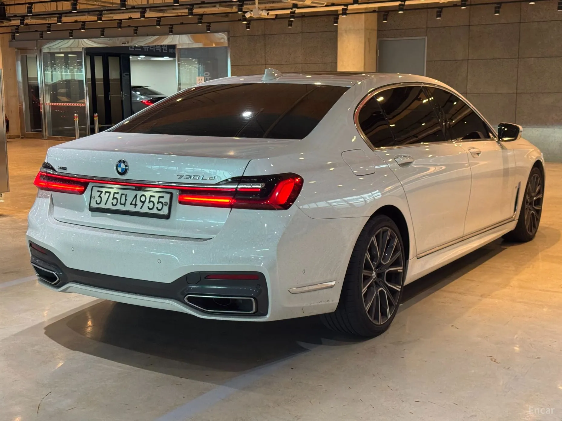 BMW 7 Series (G11) превью 3