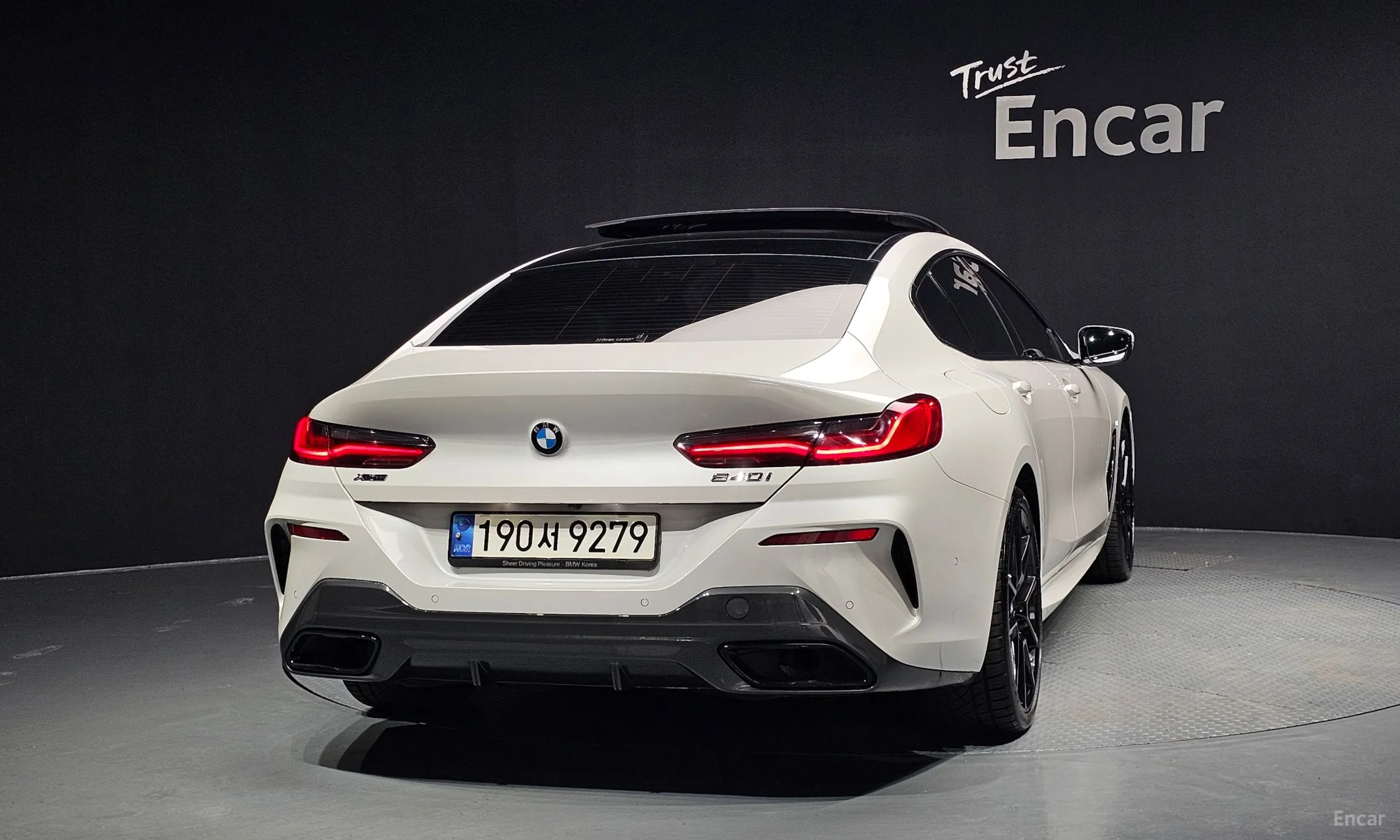 BMW 8-series (G15) превью 3