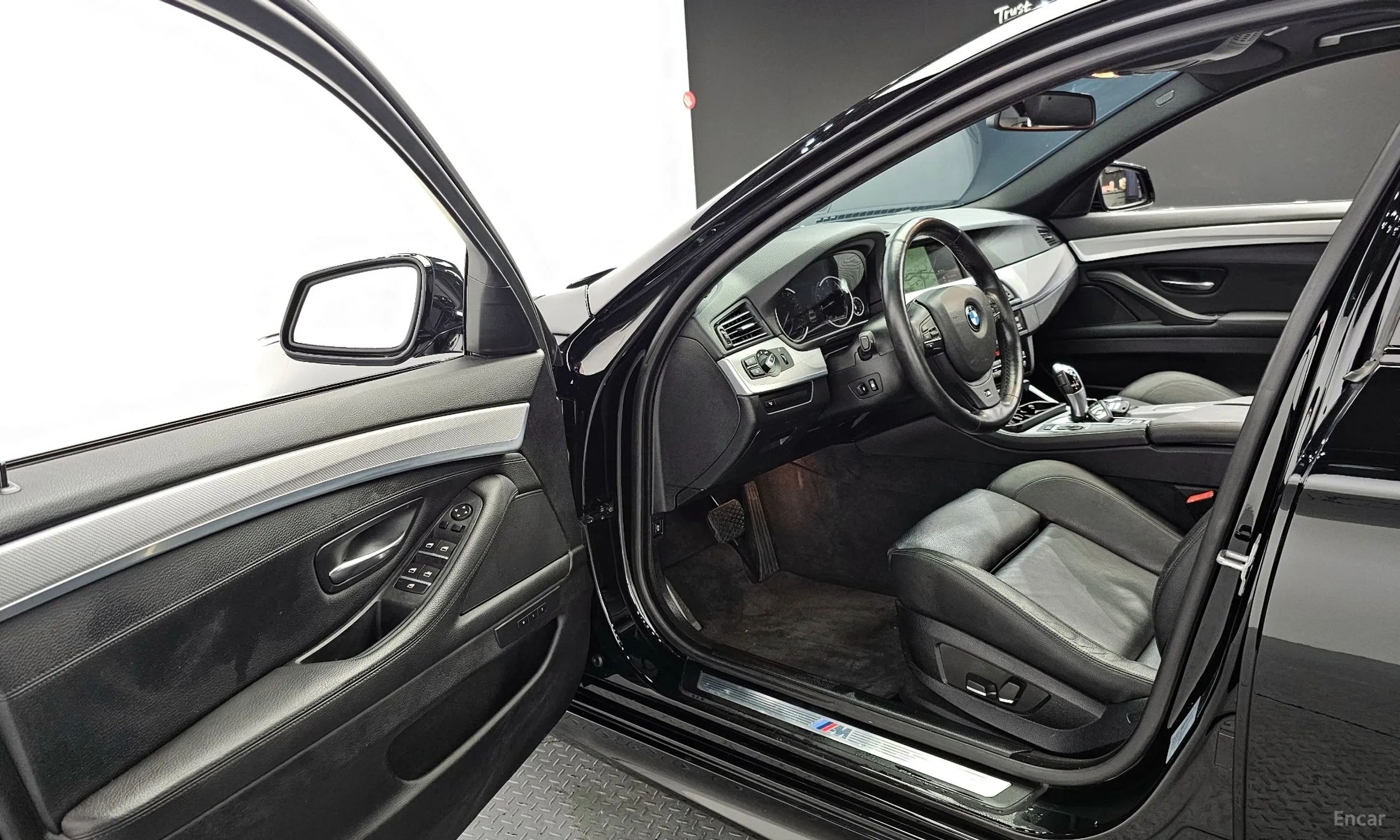 BMW 5 Series (F10) превью 4