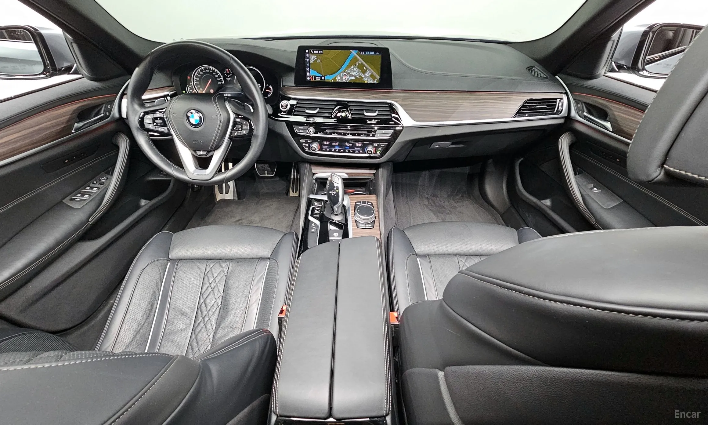 BMW 5 Series (G30) превью 4