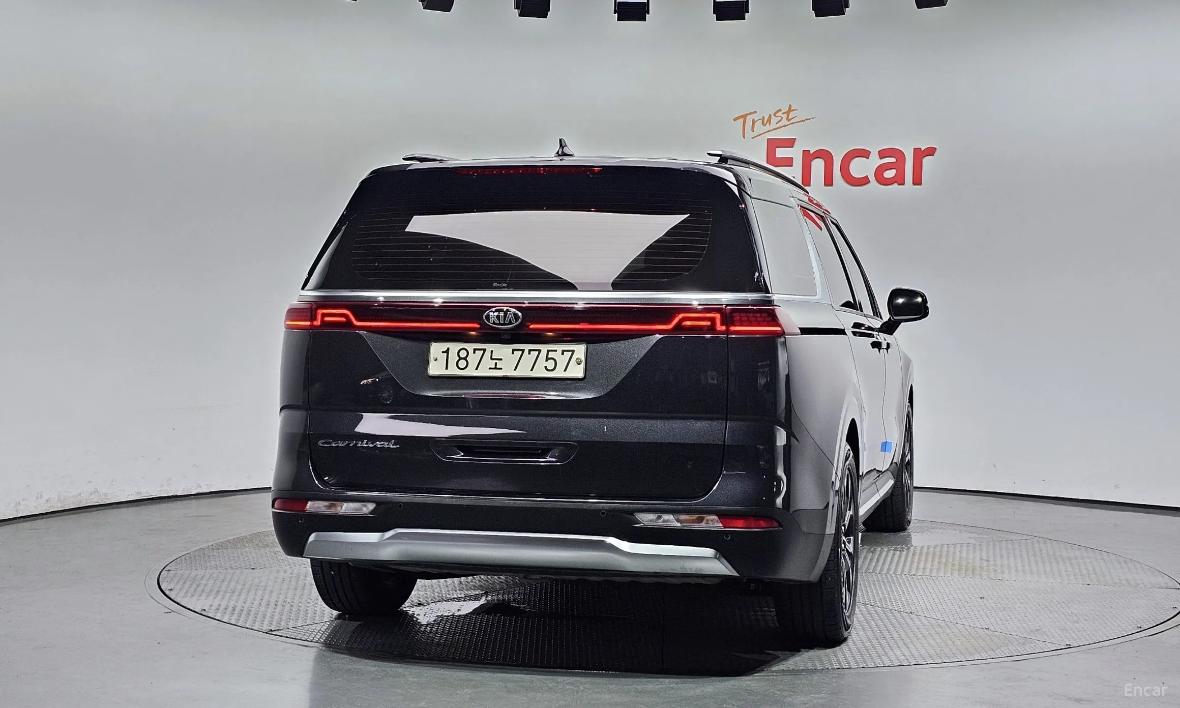 Kia Carnival Gen 4 превью 3