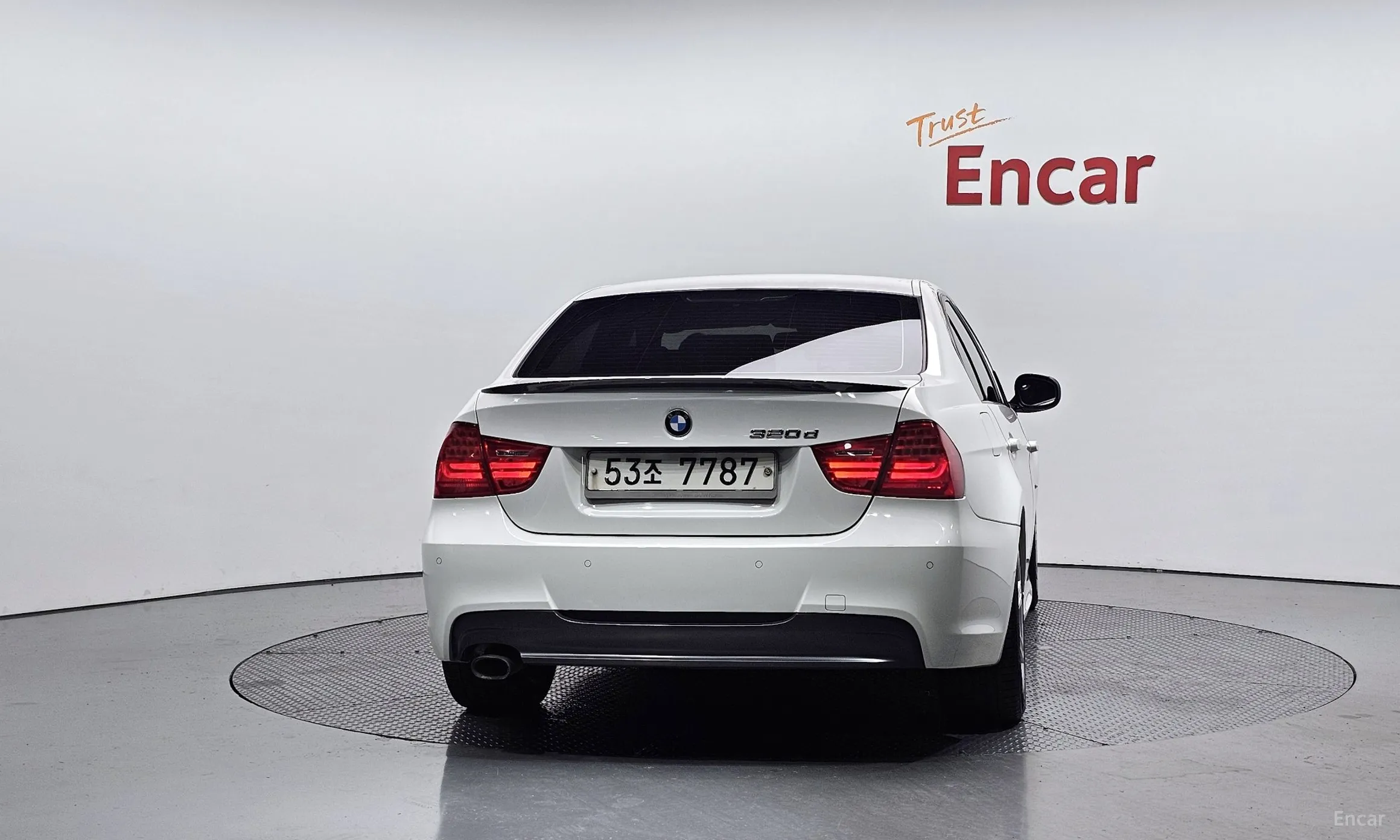 BMW 3 Series (E90) превью 3