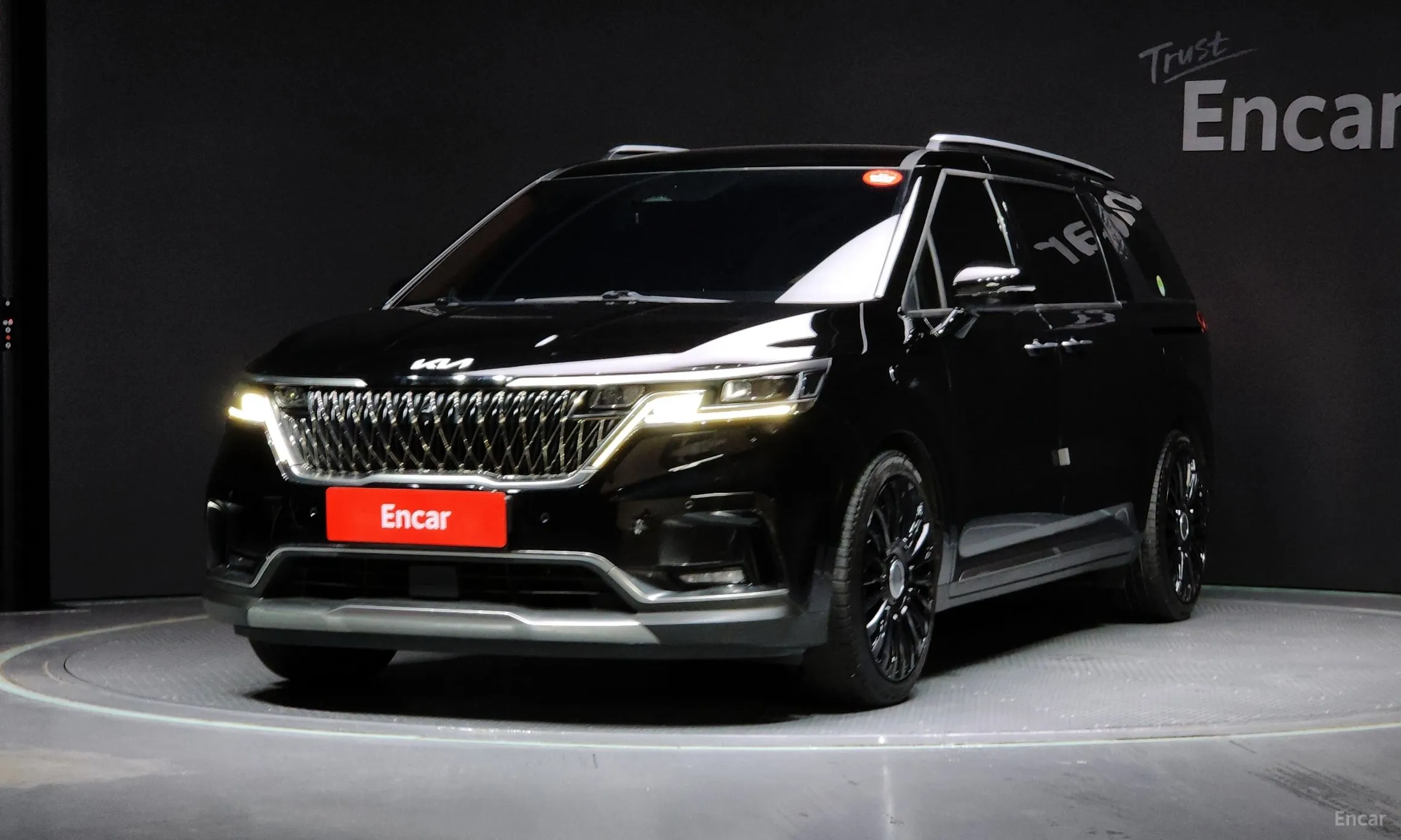 Kia Carnival Gen 4 превью 3