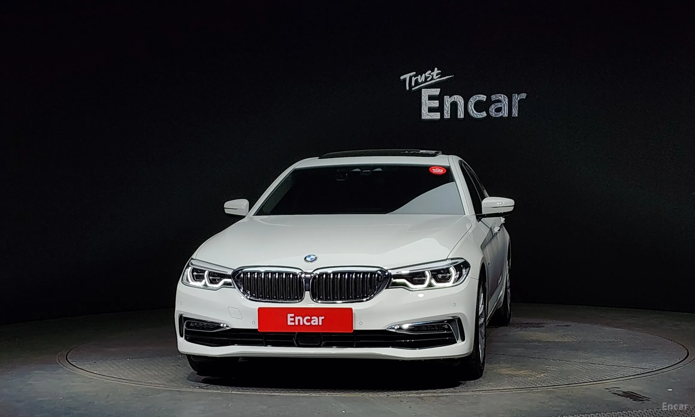 BMW 5 Series (G30) превью 2