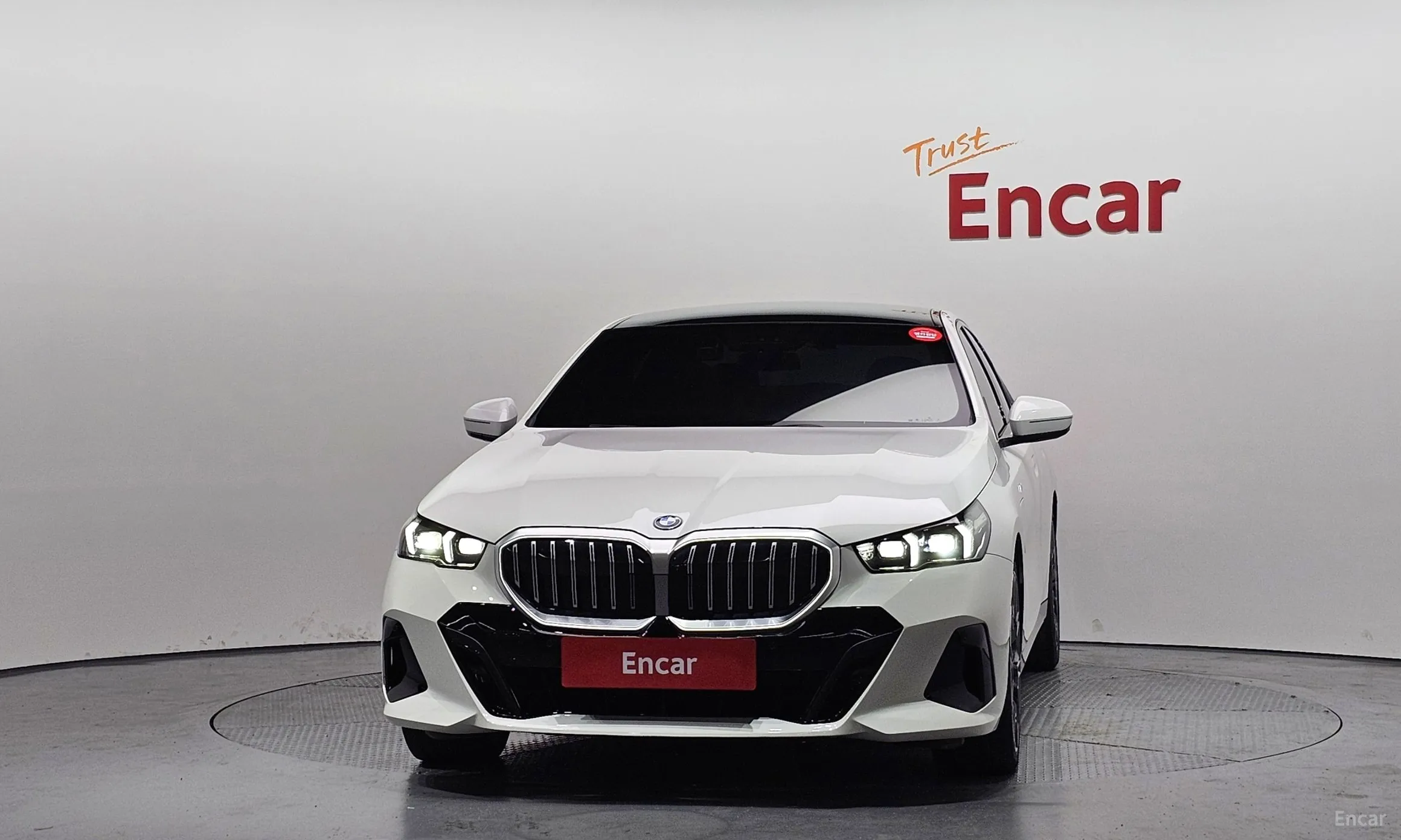 BMW 5 Series (G60) превью 2